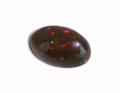 27024006b - Loser Schwarzopal, ca. 11.8 ct, ovaler Cabochon, intensives Farbspiel in rot, grün und ...