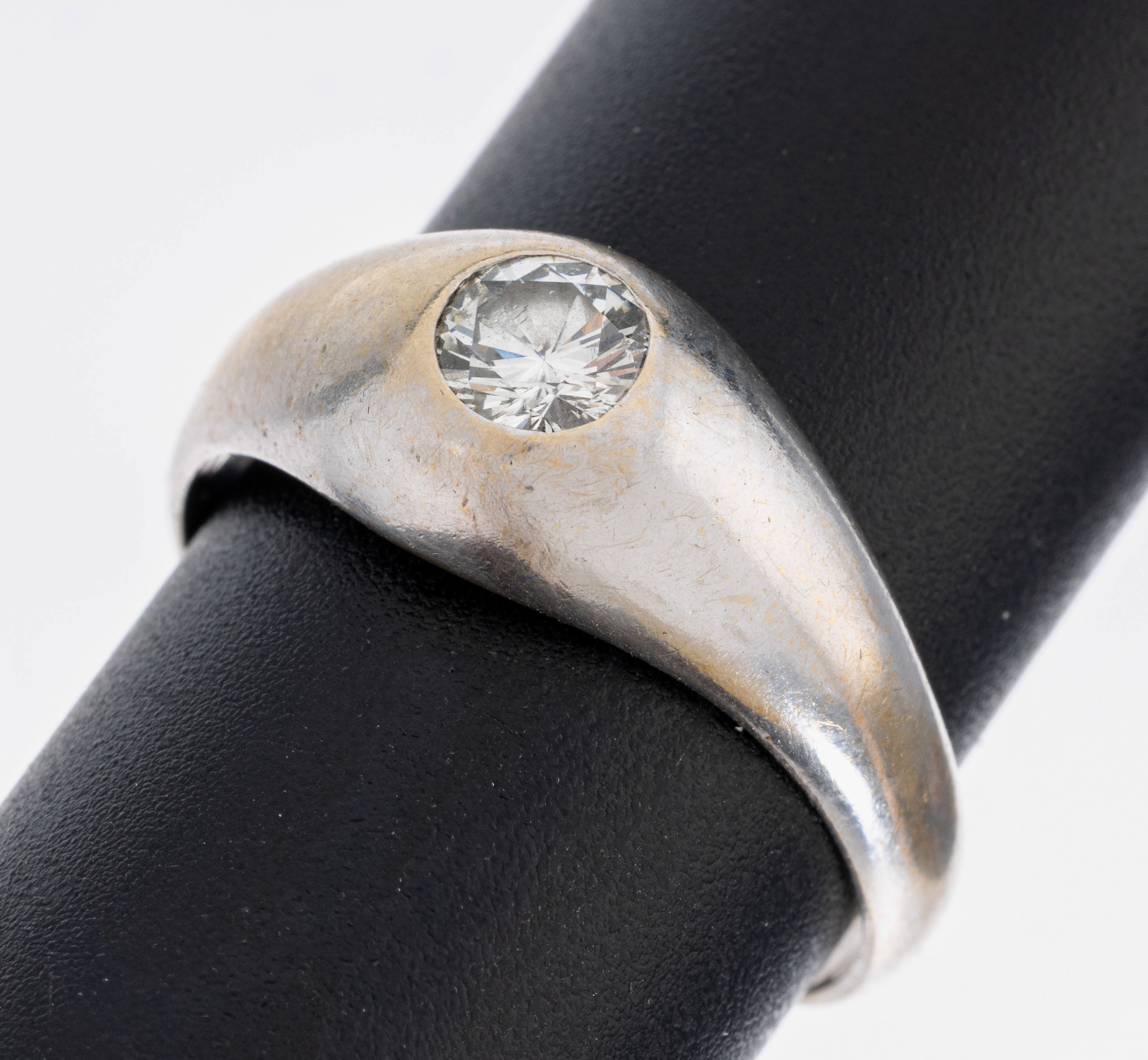 Image 27024188 - 14 kt Gold Brillant-Ring, WG 585/000, Brillant ca. 0.41 ct Weiß/p, RW 59, ca. 5.3 g ...