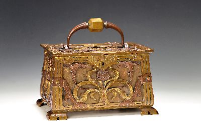 Image Kleine Deckeltruhe des Jugendstils, um 1905/10, Bronze und Messing, reicher ...
