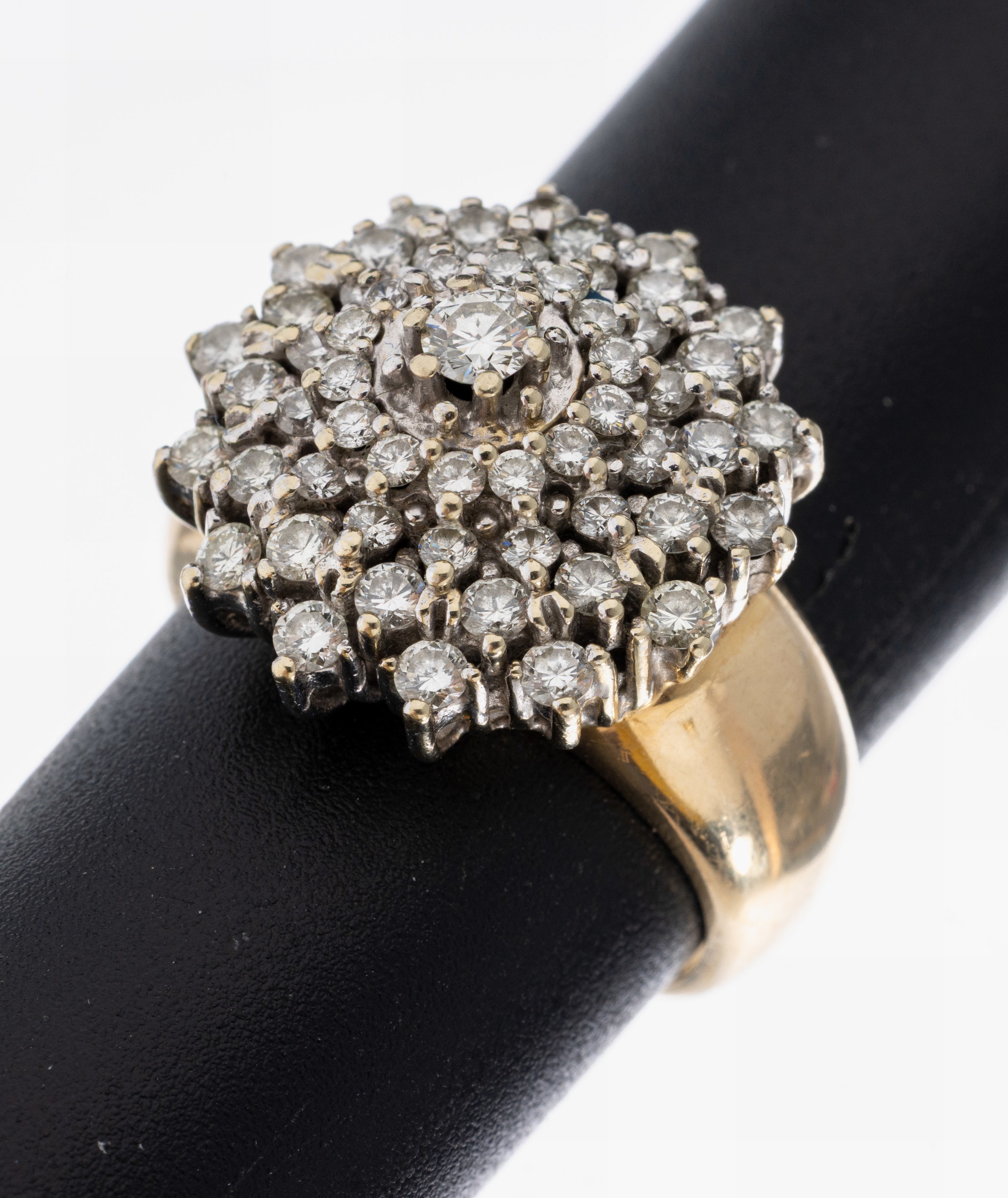 Image 27024202 - 14 kt Gold Brillant-Ring, GG/WG 585/000, Ringkopf WG in mehreren Ebenen, 57 Brillanten ...