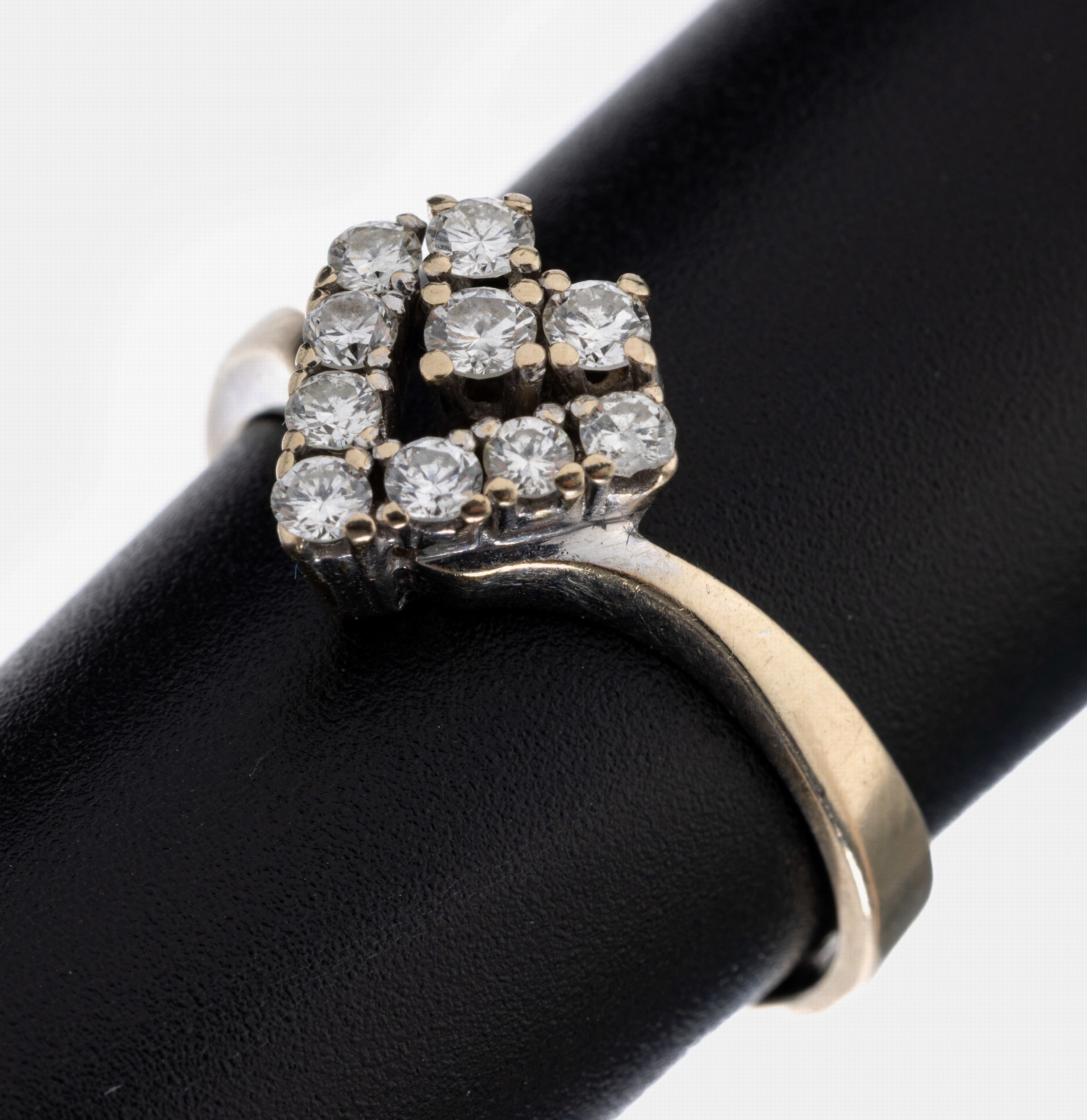 Image 27024222 - 18 kt Gold Brillant-Ring, WG 750/000, Ringkopf aus 2 dreieckigen Elementen, 10 ...