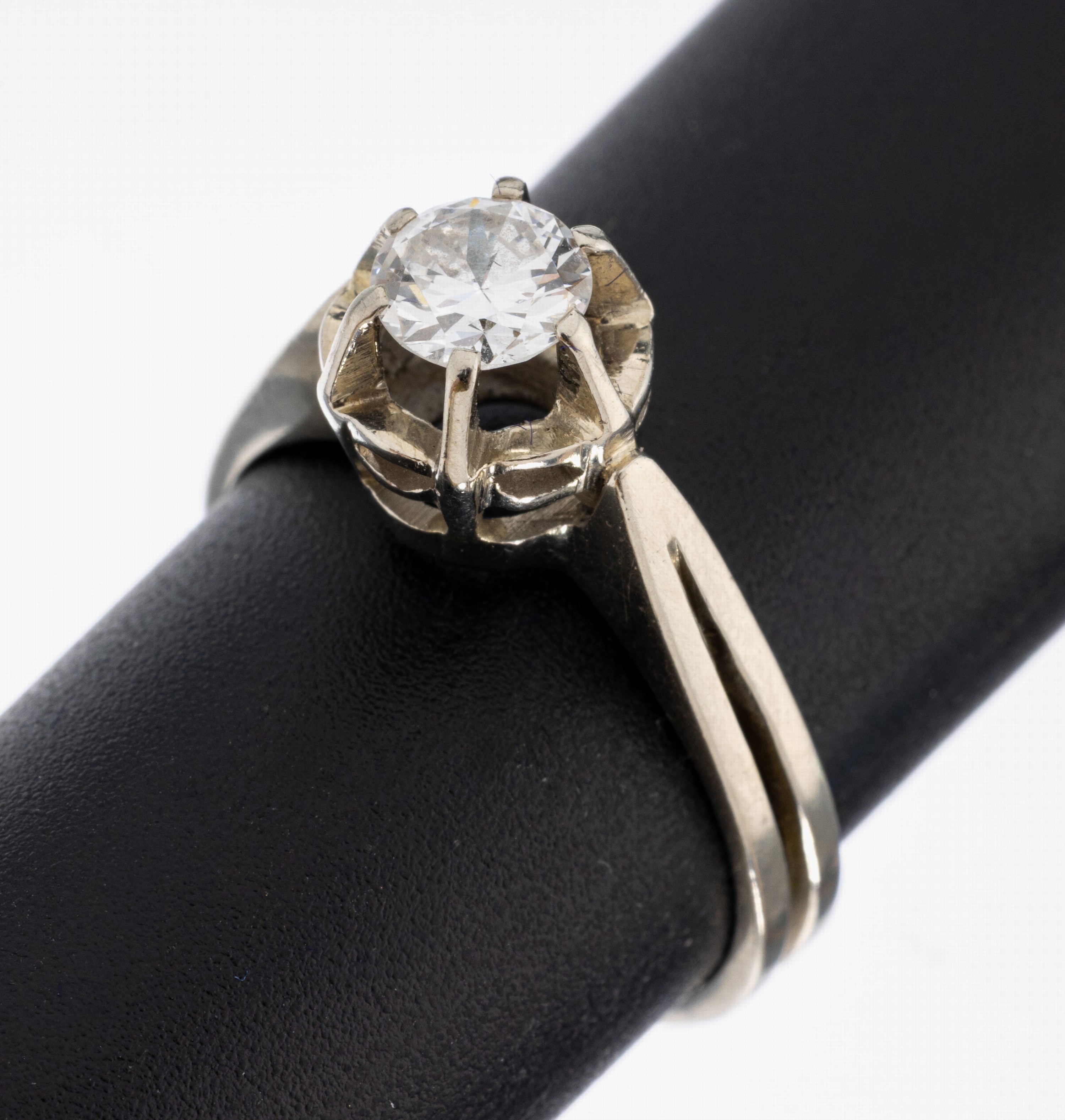 Image 27024227 - 14 kt Gold Diamant-Ring, WG 585/000, erhaben gefasster Altschliff-Diamant ca. 0.50 ct ...