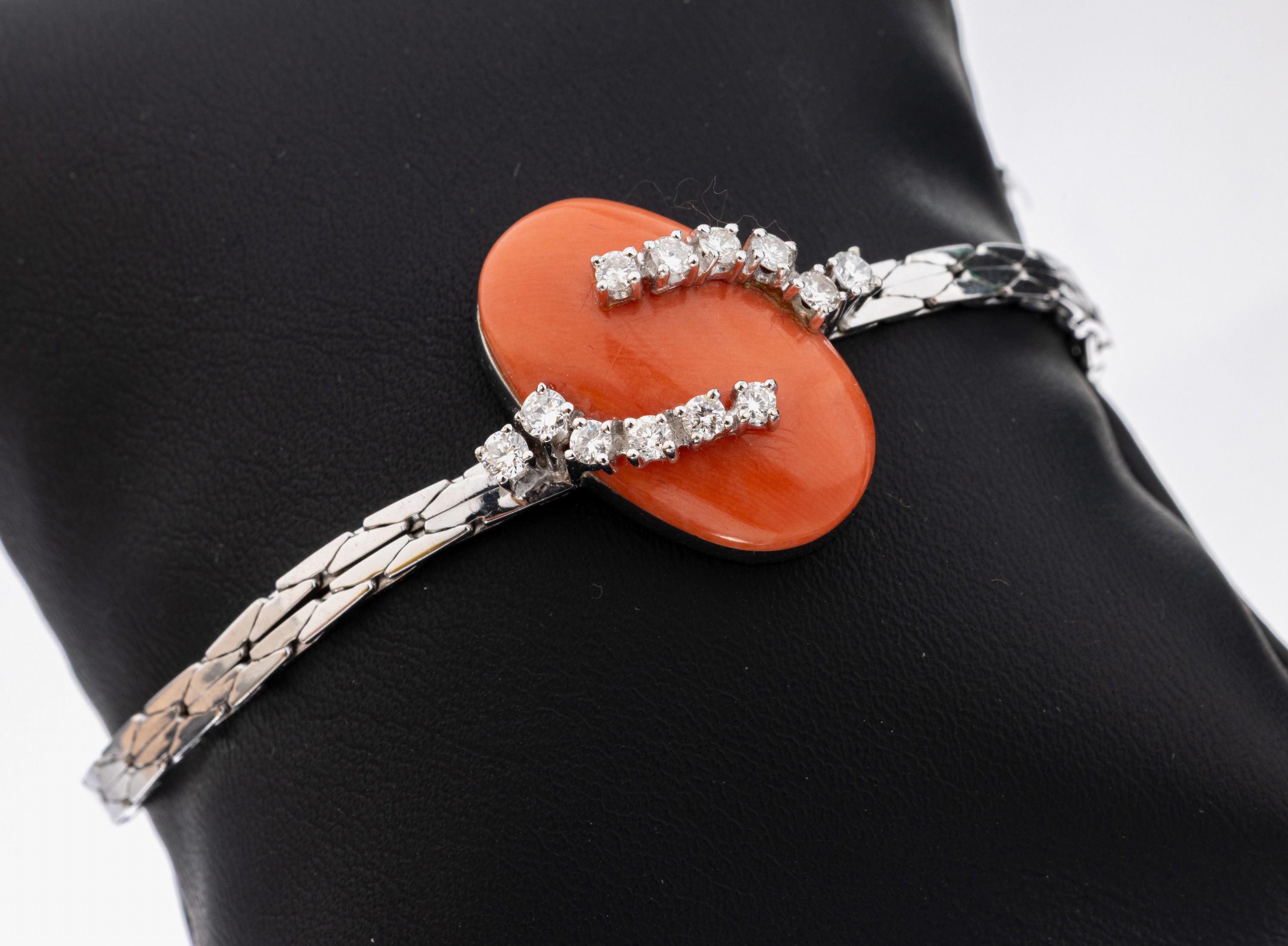 Image 27024252 - 14 kt Gold Korallen-Brillant-Armband, WG 585/000, ovaler Korallen-Cabochon, 12 ...