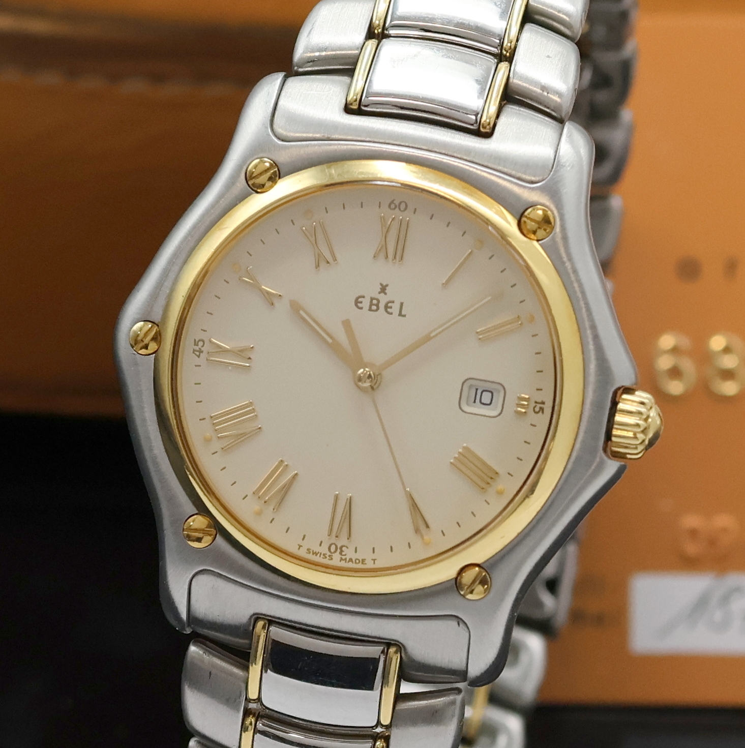 Detail a: EBEL Armbanduhr Serie 1911 Referenz 187902, quarz, Edelstahlgeh. inkl. Gliederband m. Faltschl., 18k Goldlünette gegen Geh. 5-fach verschr., 8-fach ...