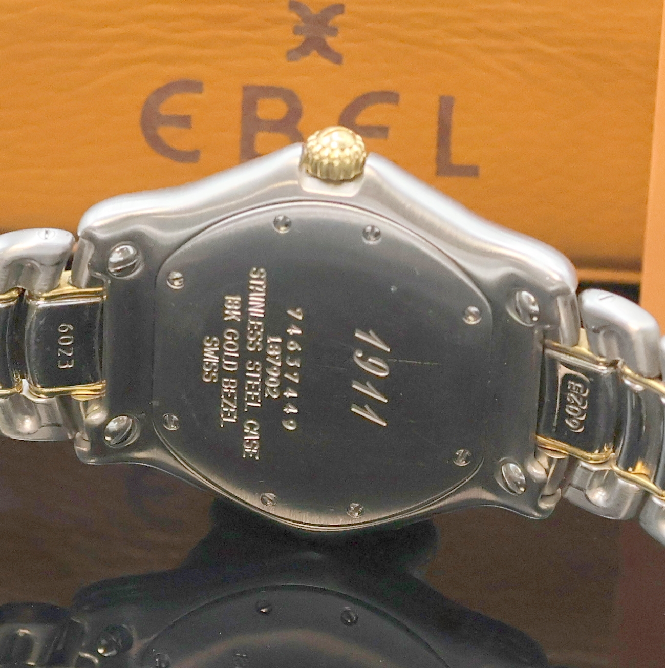 Detail d: EBEL Armbanduhr Serie 1911 Referenz 187902, quarz, Edelstahlgeh. inkl. Gliederband m. Faltschl., 18k Goldlünette gegen Geh. 5-fach verschr., 8-fach ...