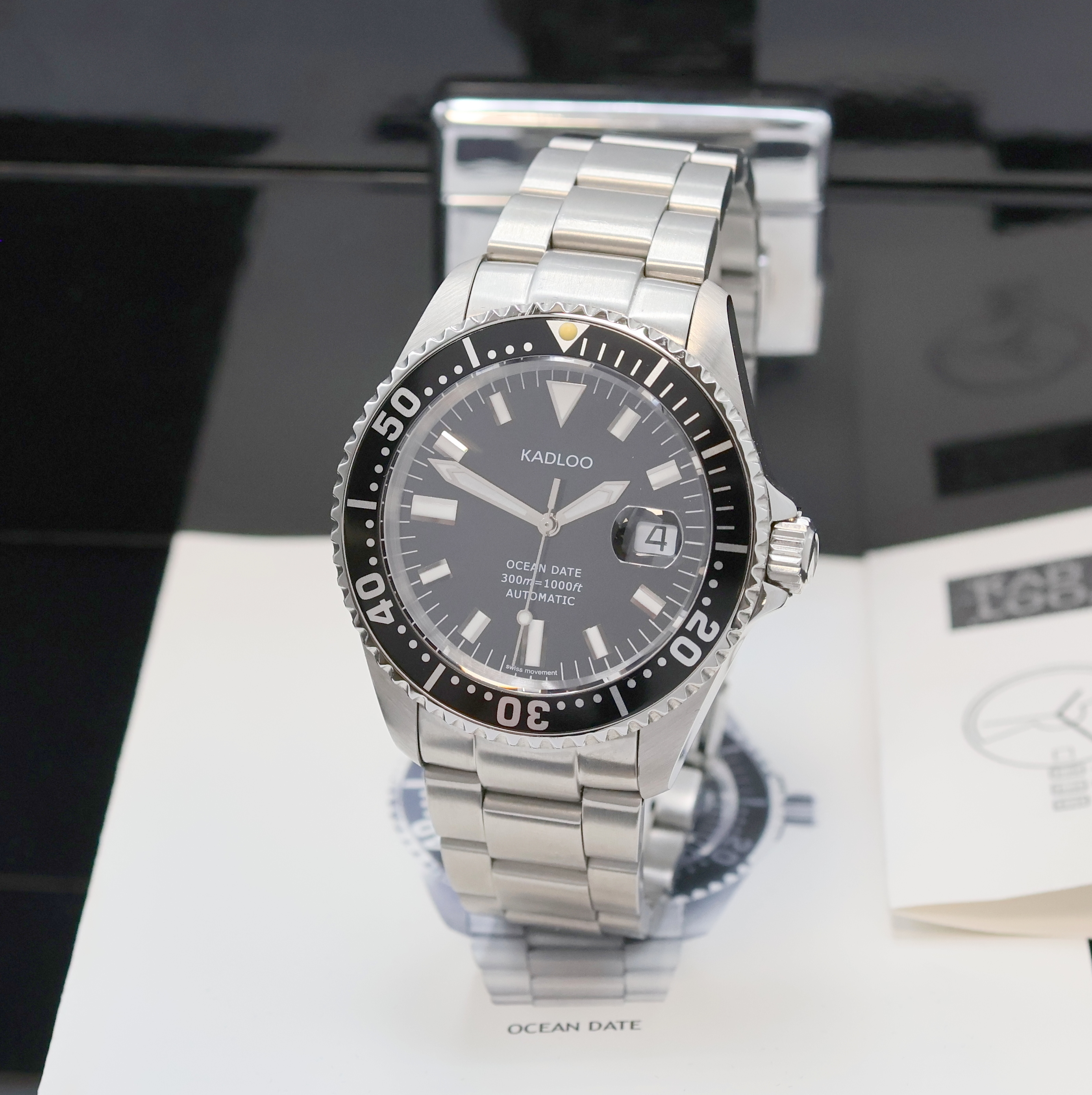 Image 27024517 - KADLOO Ocean Date Taucherarmbanduhr in Stahl, Schweiz um 2020, Automatik, Boden u. Krone ...