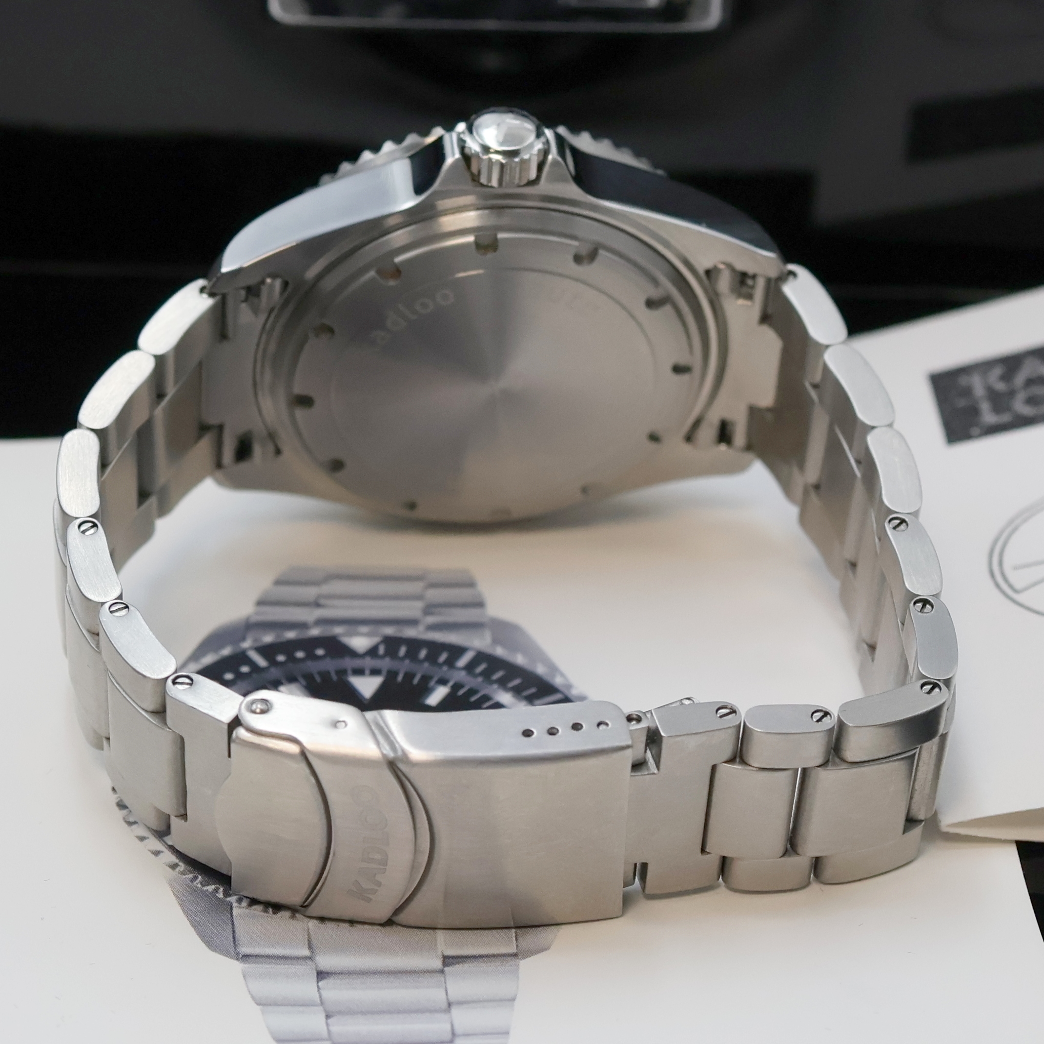 Detail b: KADLOO Ocean Date Taucherarmbanduhr in Stahl, Schweiz um 2020, Automatik, Boden u. Krone verschr., Lünette m. 60er Teilung eins. drehb., orig. ...