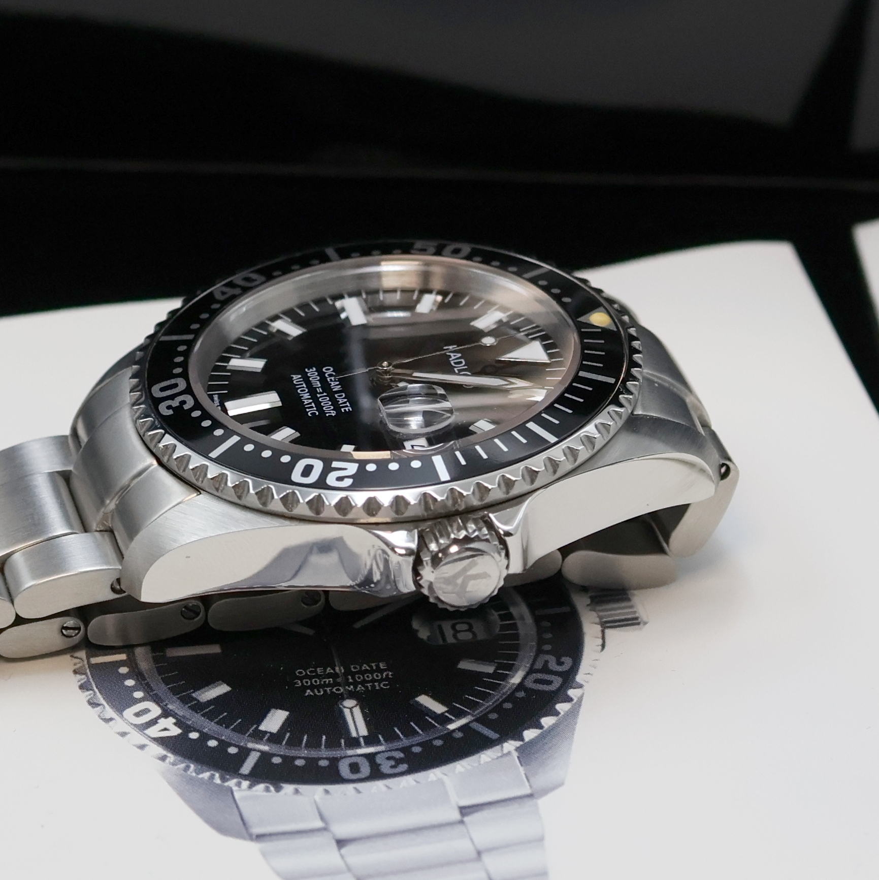 Detail c: KADLOO Ocean Date Taucherarmbanduhr in Stahl, Schweiz um 2020, Automatik, Boden u. Krone verschr., Lünette m. 60er Teilung eins. drehb., orig. ...