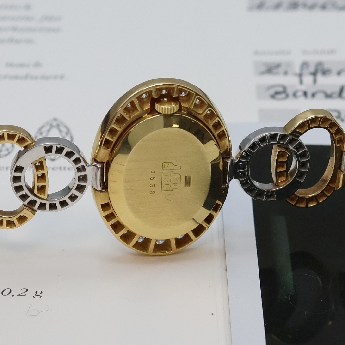 Detail f: Ausgefallene Damenschmuckuhr mit Brillantbesatz in GG 750/000, Schweiz verk. lt. Garantie 01/2000, Handaufzug, Band Design Julia Plana in GG u. WG, ...
