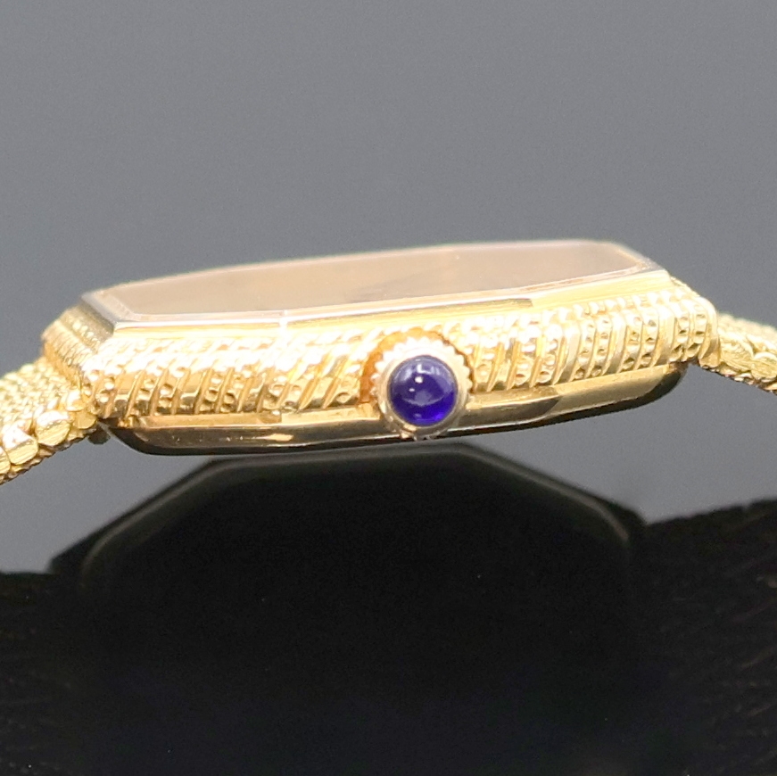 Detail d: BAUME & MERCIER Damenarmbanduhr in GG 750/000, Schweiz um 1970, quarz, Boden aufgedr., orig. Goldband, Schmuckkrone, gold. Zifferbl. m. gold. ...