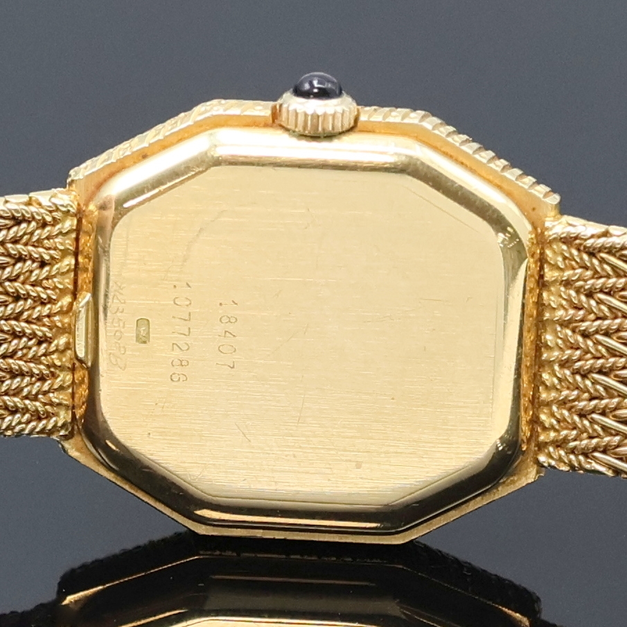 Detail e: BAUME & MERCIER Damenarmbanduhr in GG 750/000, Schweiz um 1970, quarz, Boden aufgedr., orig. Goldband, Schmuckkrone, gold. Zifferbl. m. gold. ...