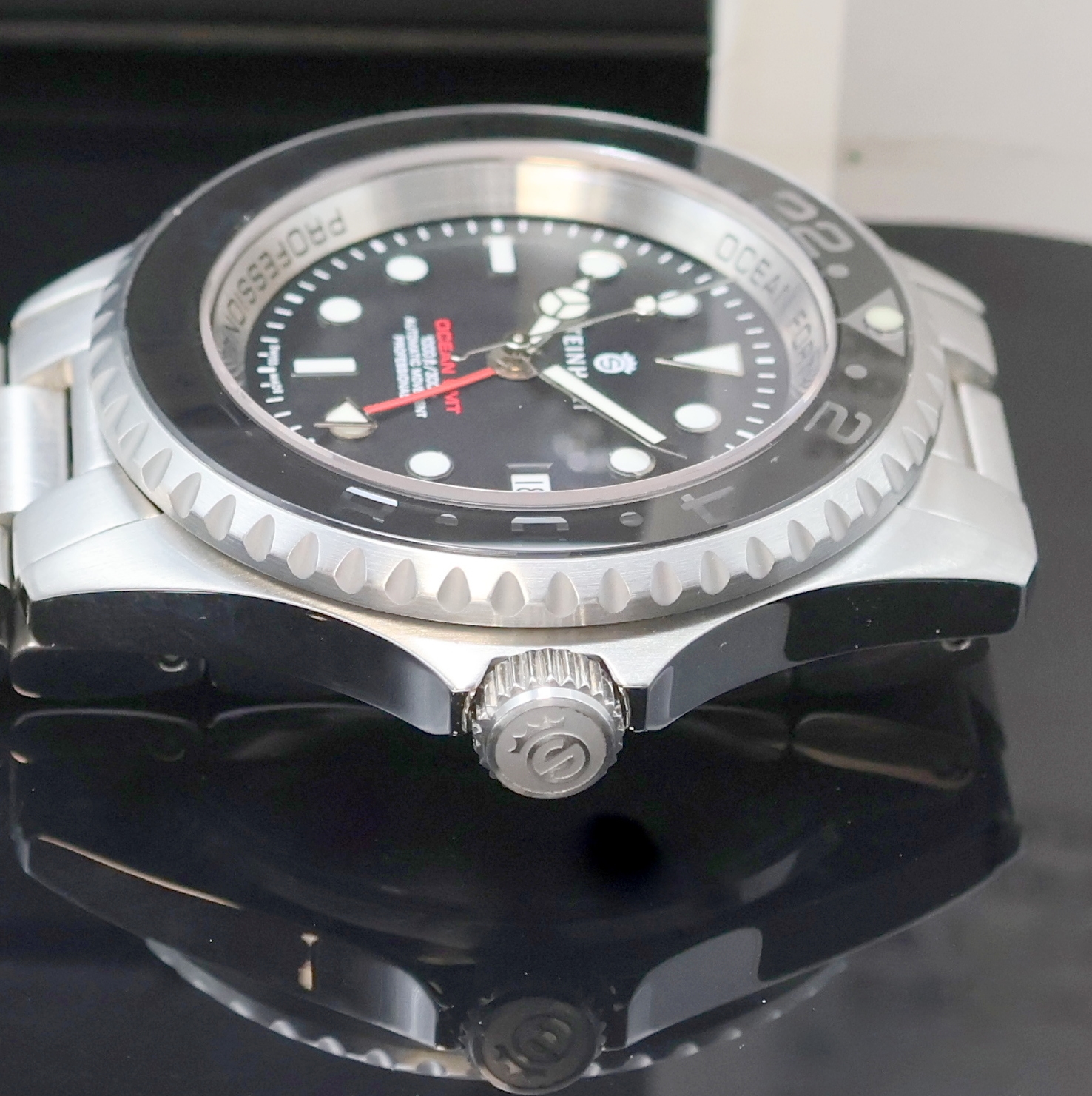 Detail c: STEINHART Ocean GMT Herrenarmbanduhr in Stahl, Schweiz um 2011, Automatik, Boden u. Krone verschr., eins. drehb. Lünette m. 24er- Teilung, orig. ...