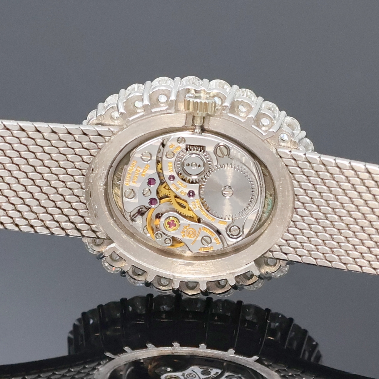 Detail e: AUDEMARS PIGUET Damenarmbanduhr in WG 750/000 mit Brillanten, Schweiz verk. lt. beil. Rechnung 09/1998, Handaufzug, Boden aufgedr., Goldband, ...