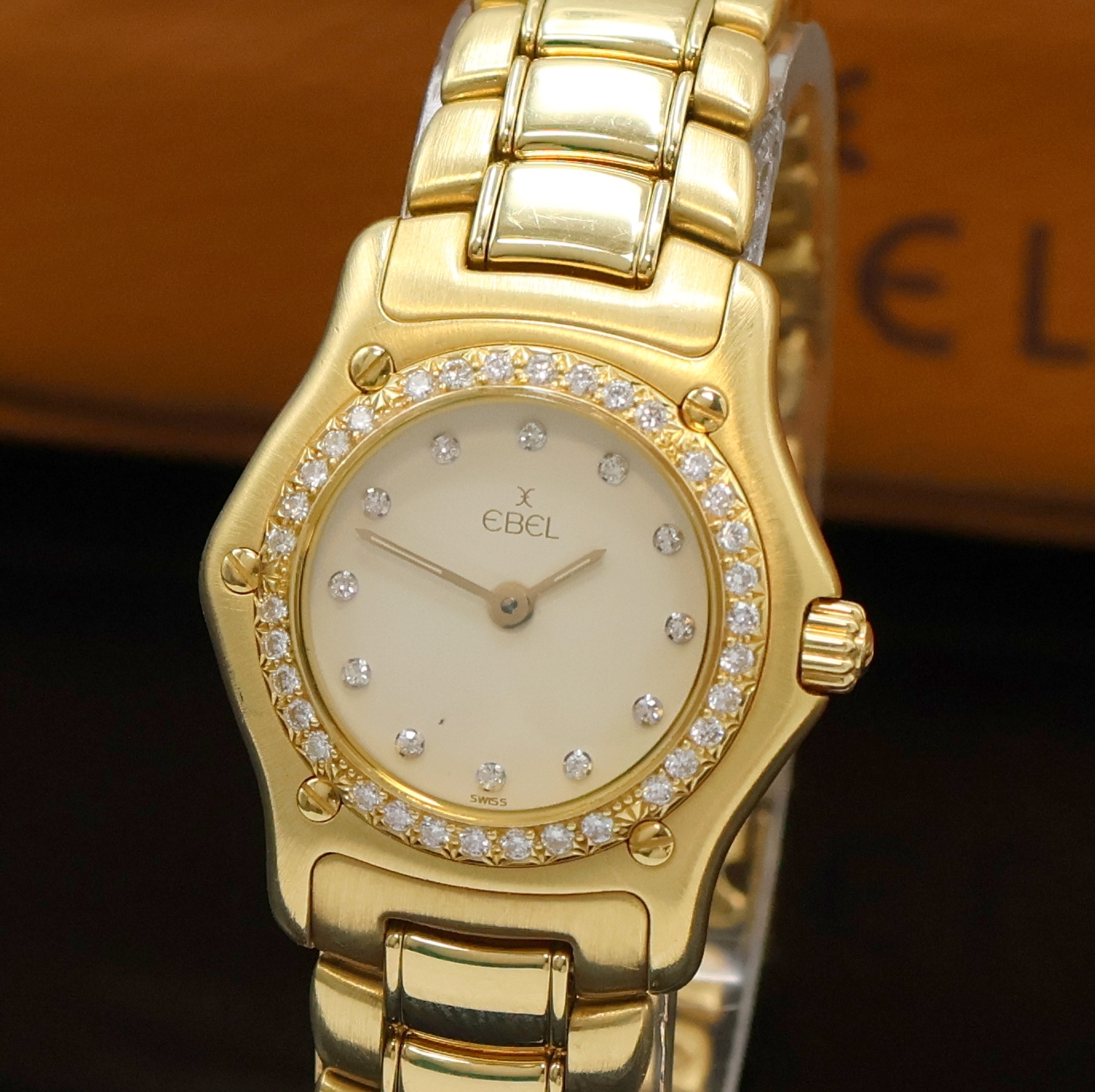 Detail a: EBEL 1911 Damenarmbanduhr in GG 750/000 Referenz 890910, Schweiz verk. lt. beil. Garantiekarte 01/1998, quarz, orig. Gliederband in GG 750/000 m. ...