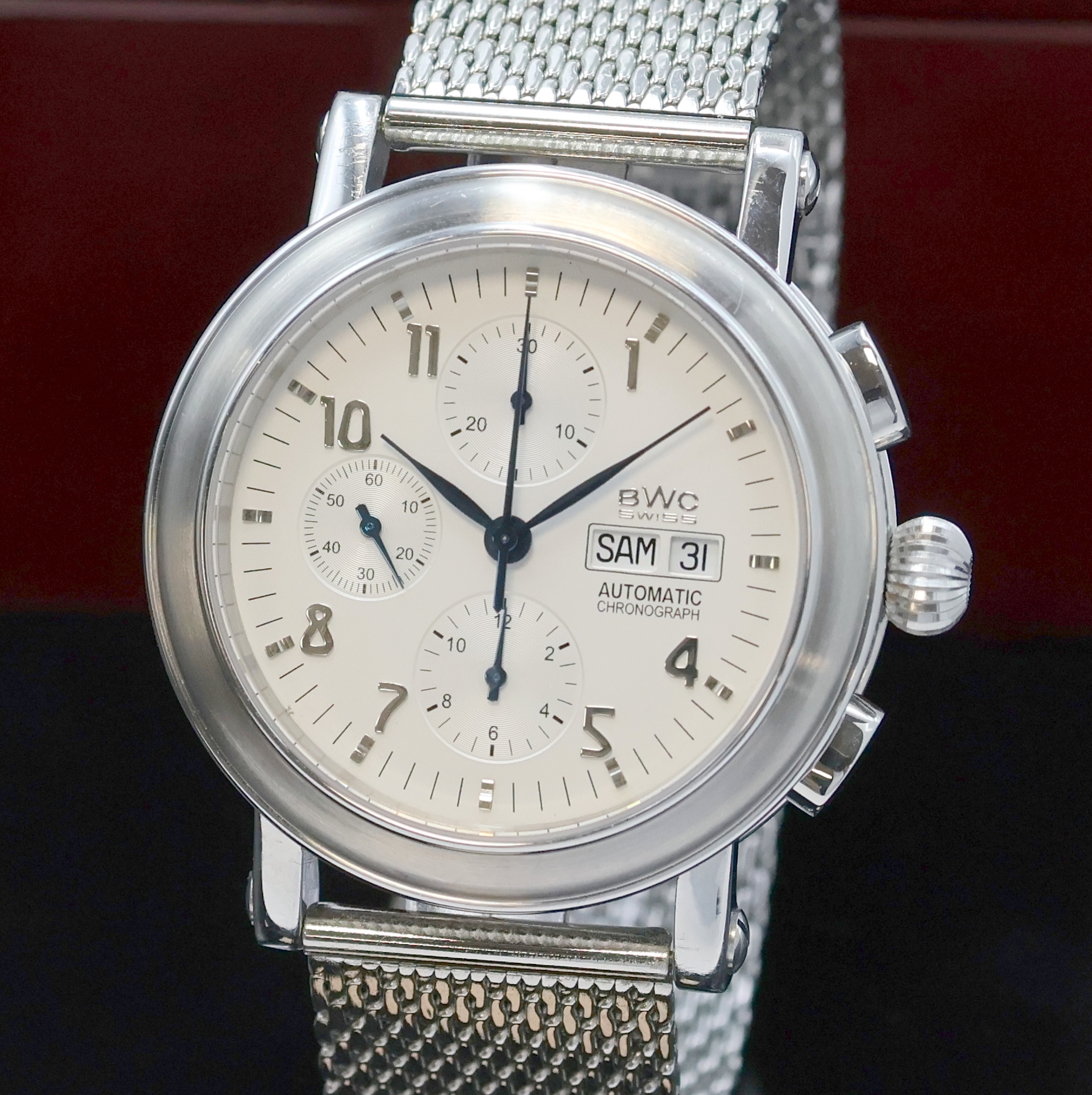 Detail a: BWC Herrenchronograph in Stahl, Schweiz um 2010, Automatik, beids. vergl. Geh. m. geripptem Rand, Boden verschr., Milanaiseband, silb. Zifferbl., ...