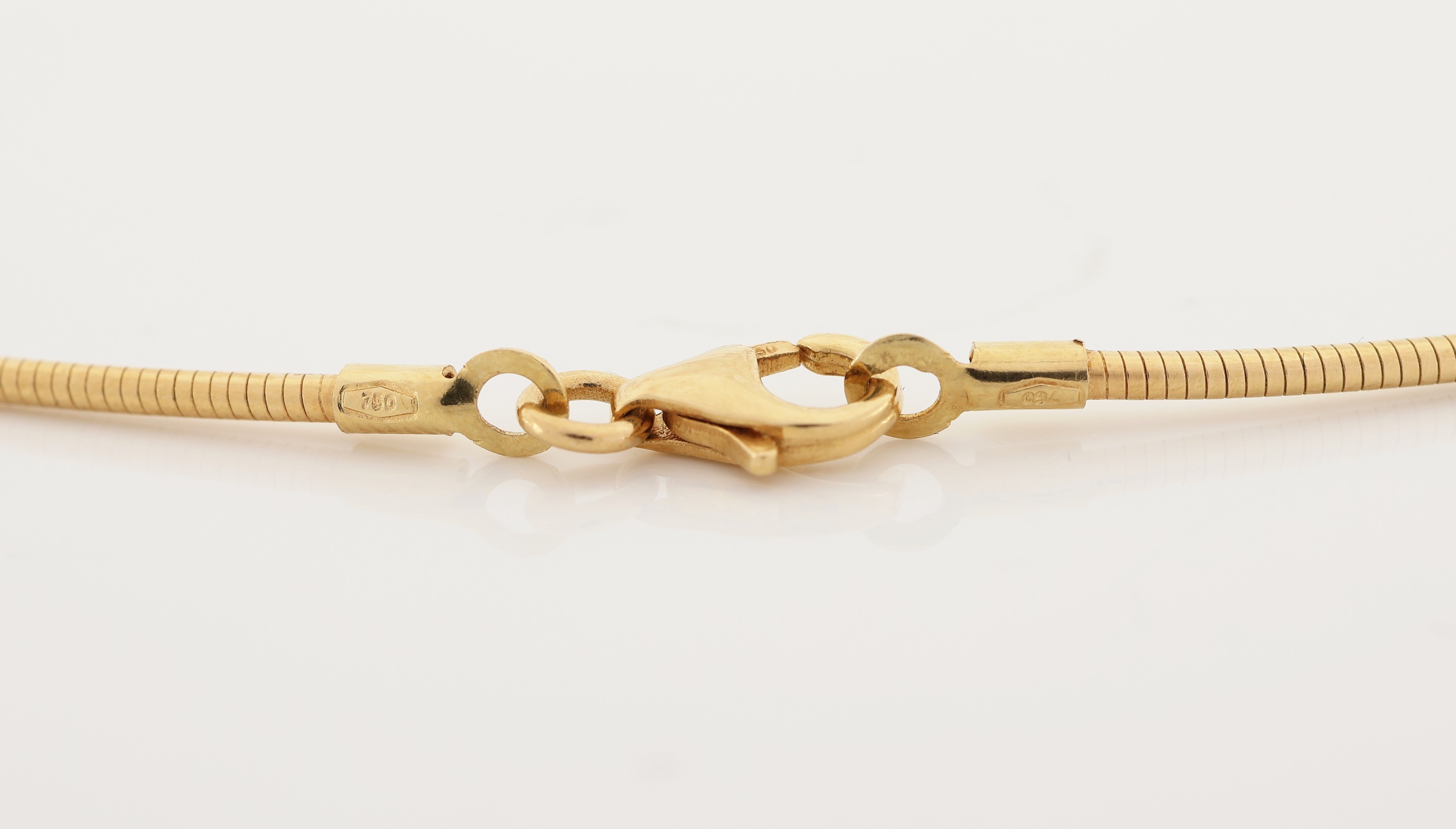 Detail a: 18 kt Gold Halsreif, GG 750/000, D. ca. 1.48 mm, L. ca. 44.5 cm, Karabinerschließe, ca. 10.4 g