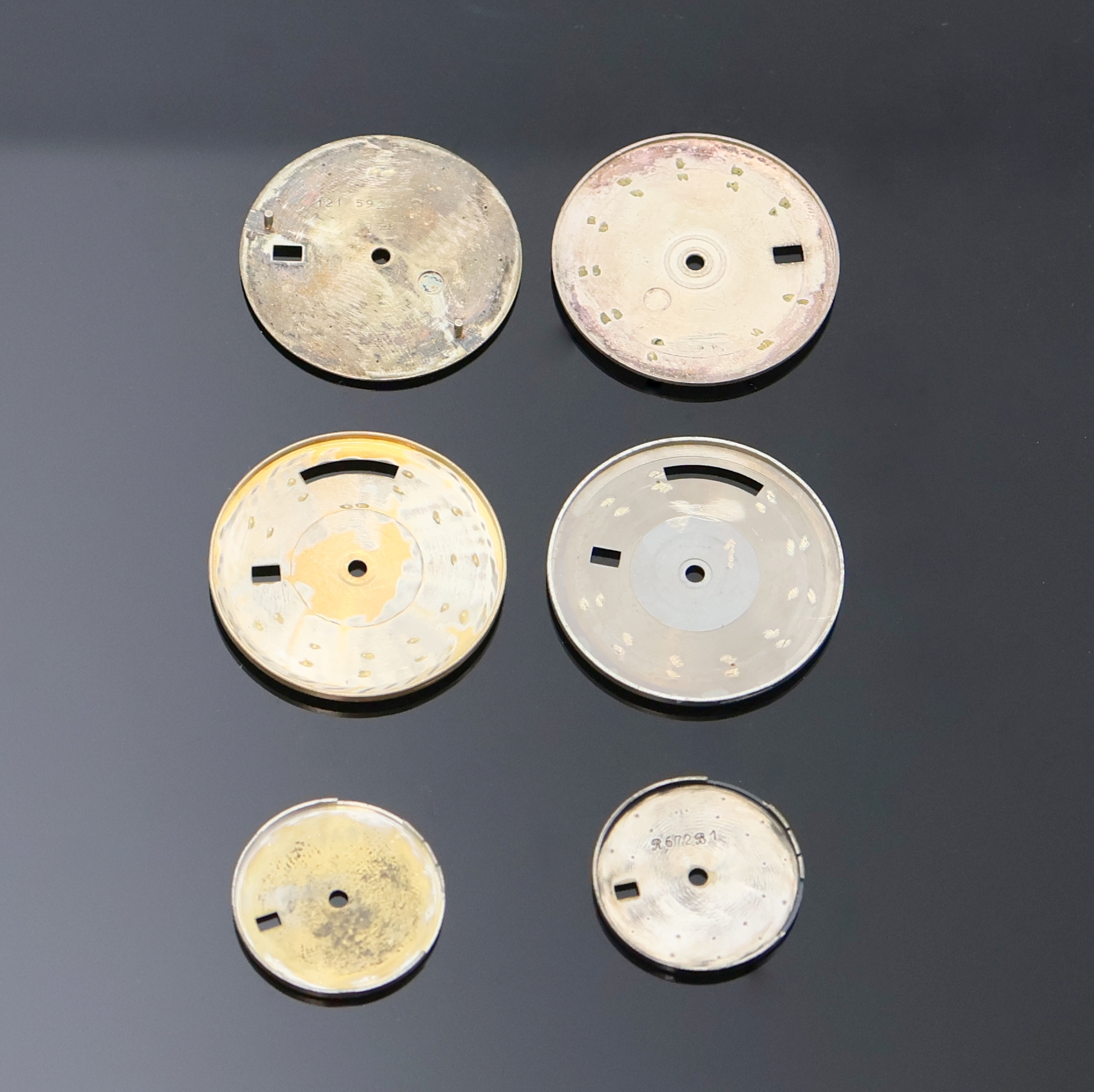 Detail d: ROLEX 6 Ziffernblätter, 2 x f. Day-Date, D. beide ca. 28,5 mm, 2 x f. Datejust, D. ca. 28 u. 28,5 mm, 2 x Date, D. beide ca. 20 mm, davon 5 x ...