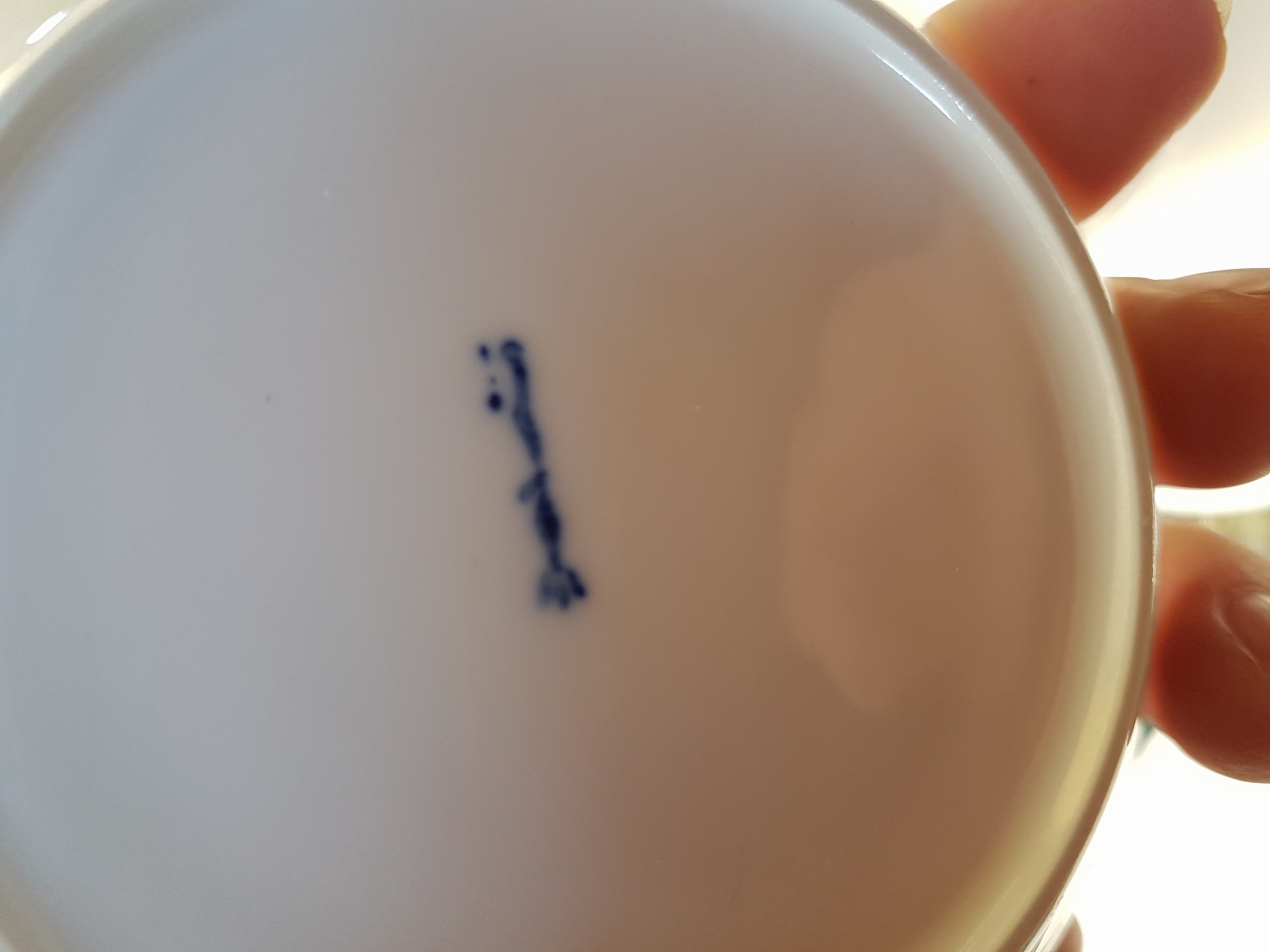Detail f: Kaffeeservice, KPM Kurland, weiß, Porzellan, Kaffeekanne, Teekanne, Zuckerdose, Sahnegießer, Tablett, 5 Teetassen, 9 Kaffeetassen, 9 Untertassen, ...