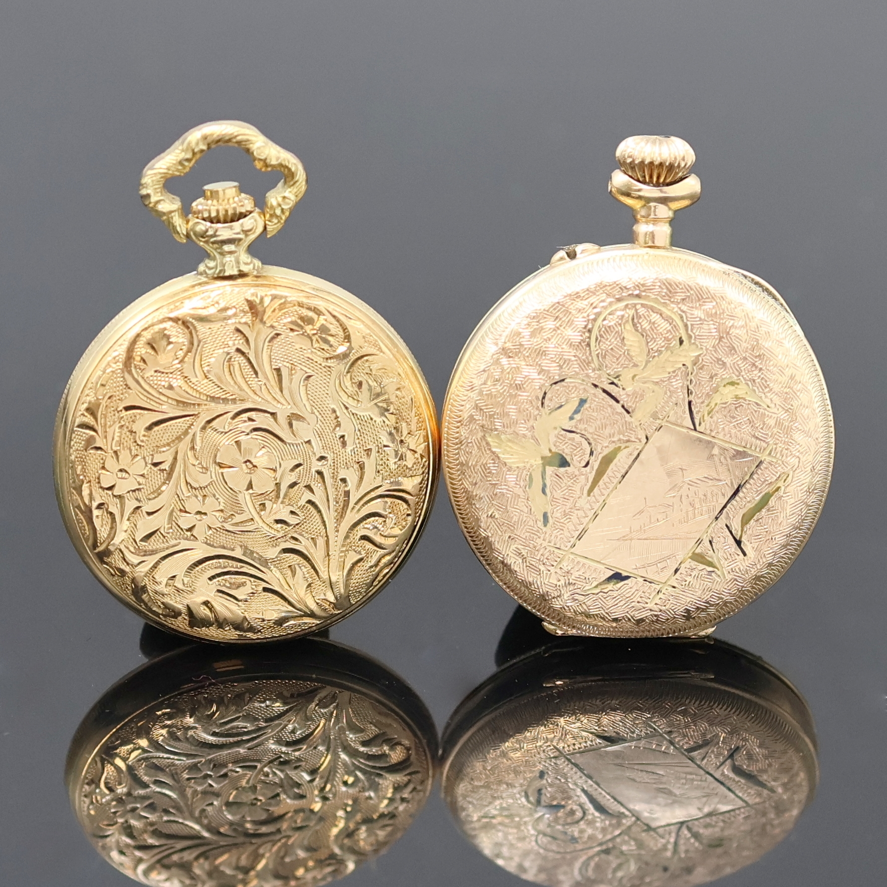Detail d: 2 kleine Savonette-Taschenuhren in GG 585/000, Schweiz um 1890/1980, vollgrav. Geh., 1.) 2-Deckel Goldgeh., Innendeckel fehlt., Emailzifferbl., gold. ...