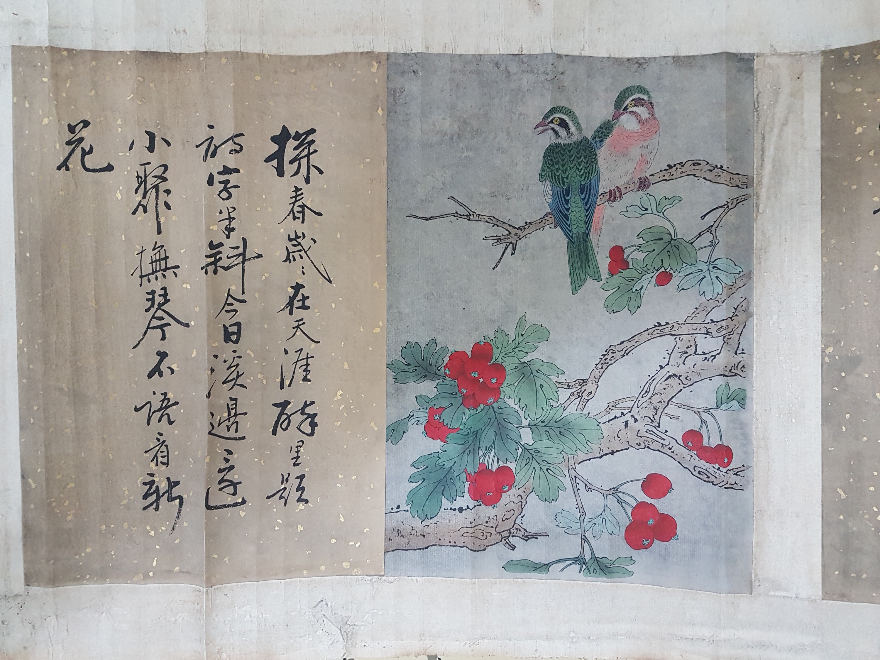 Detail e: Kalligraphie-Farbholzschnitt-Rolle, China, 19. Jh., 6 versch., Tierdarstellungen und Schrift, Altersschäden/Feuchtigkeitsschäden