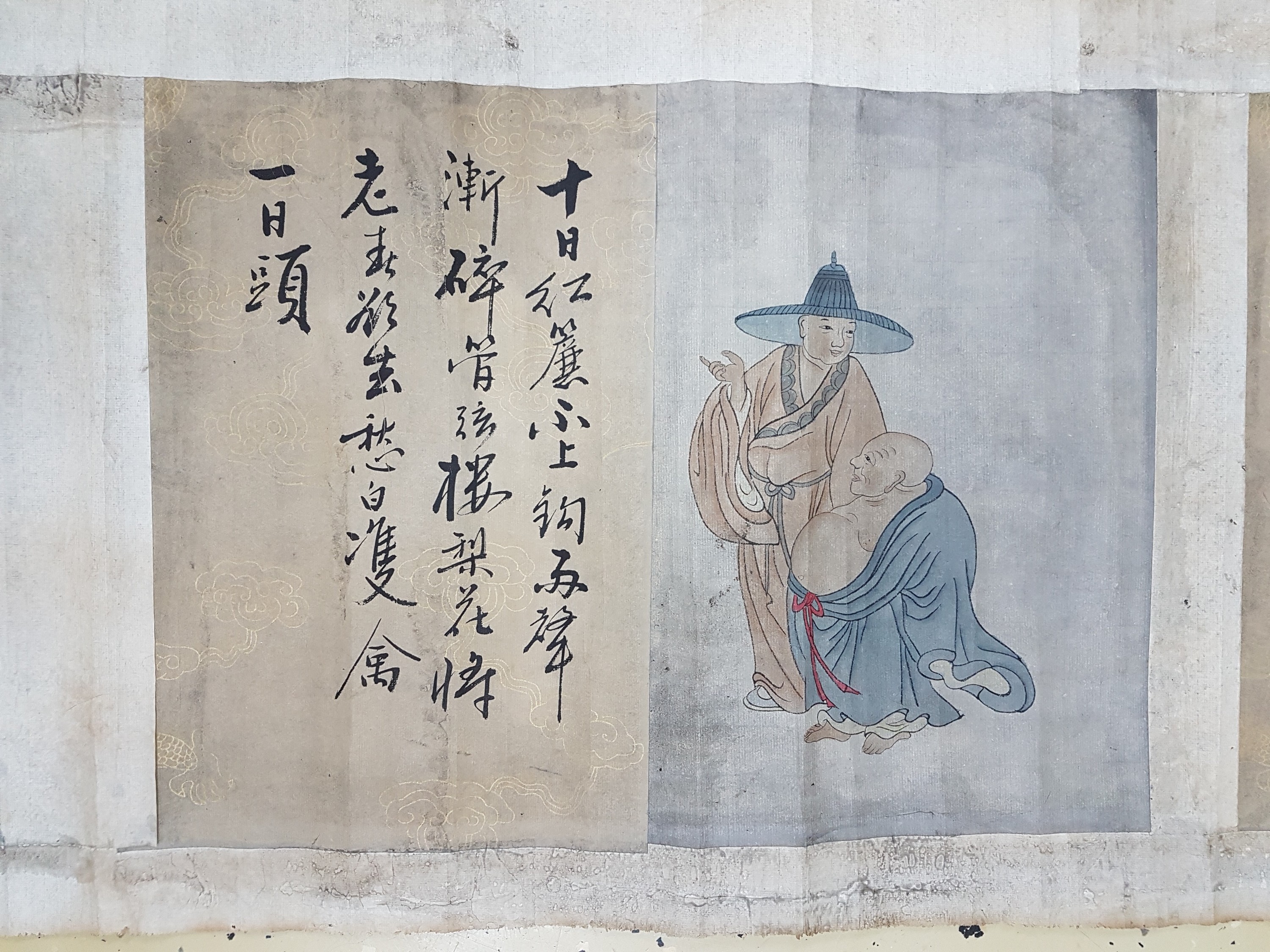 Detail f: Kalligraphie-Farbholzschnitt-Rolle, China, 19. Jh., 6 versch. Figuren in Landschaft und Schrift, Altersschäden/Feuchtigkeitsschäden