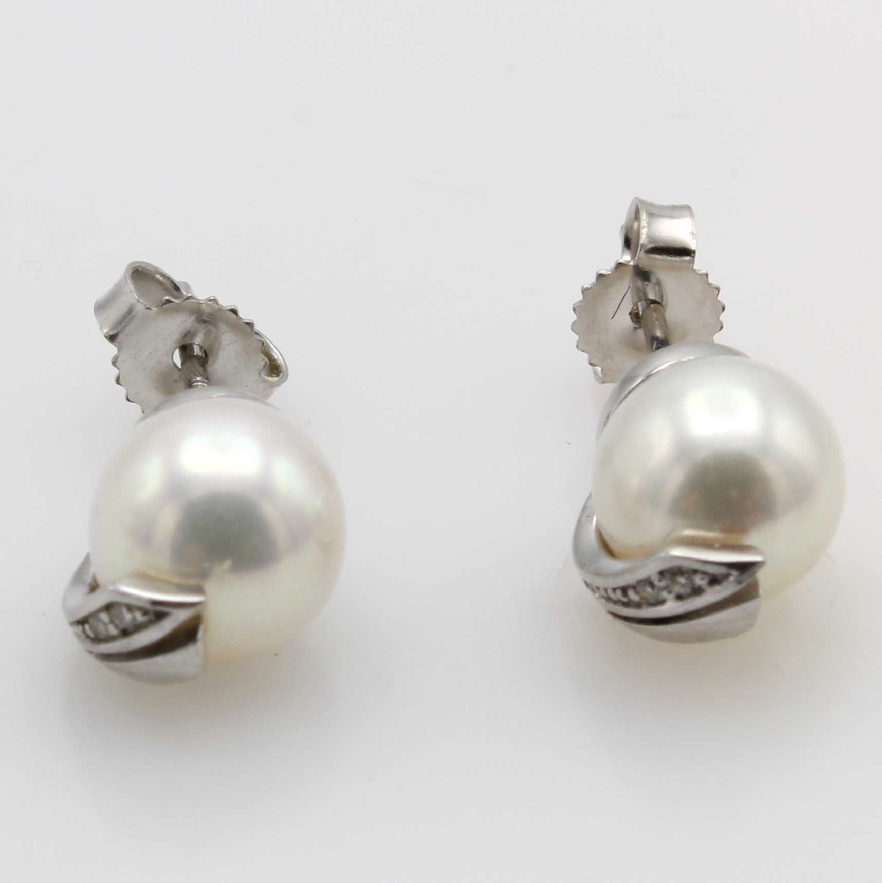 Image 27025292 - Paar Ohrstecker mit Brillanten, WG 585/000, 2 Brill. zus. ca. 0.02 ct feines Weiß/si, 2 ...