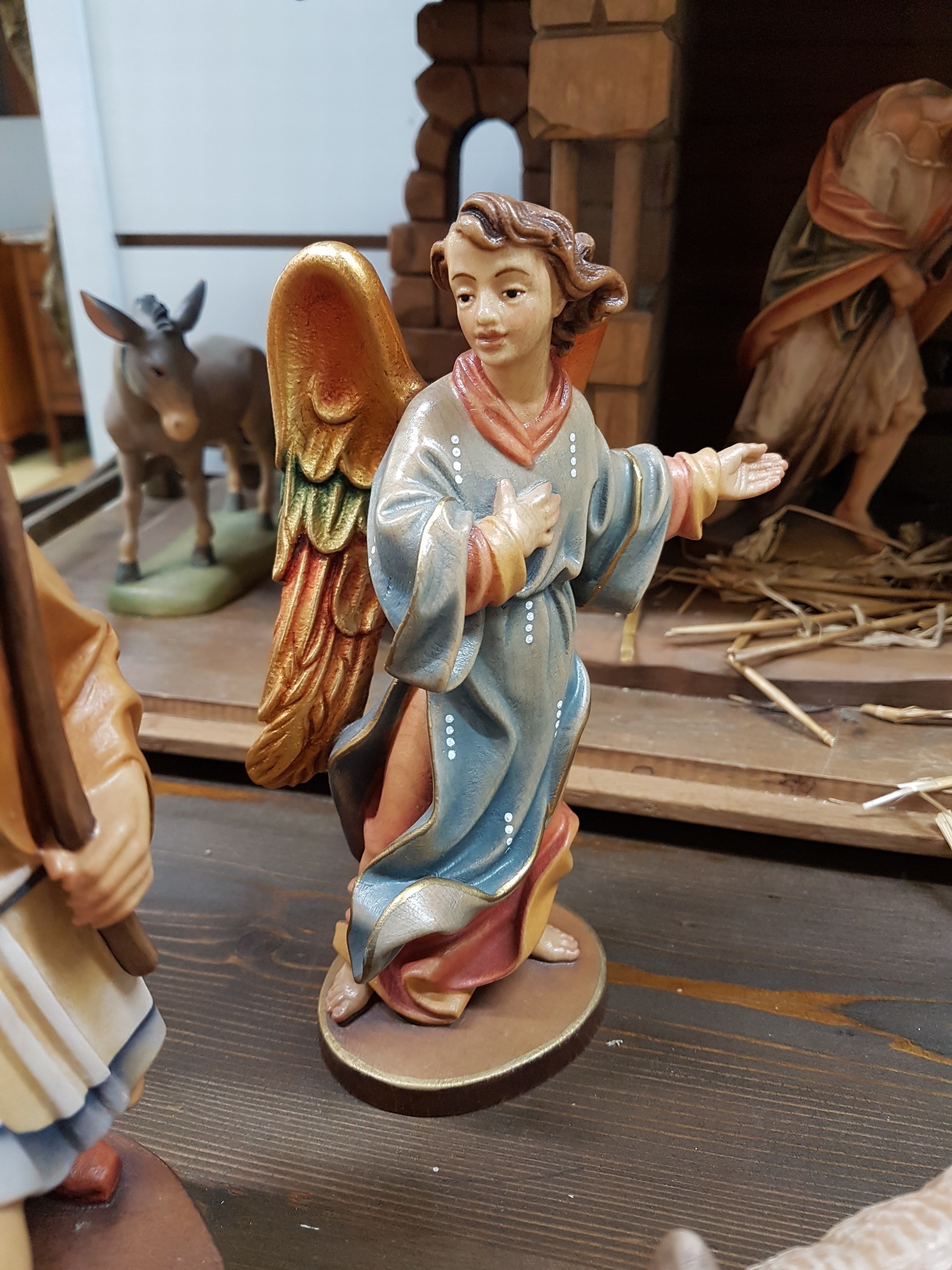 Detail f: Weihnachtskrippe, überwiegend August Runggaldier, Ortisei, Italien, 1960/70er-J., Holzfiguren vollplastisch geschnitzt u. farbig gefasst, ...