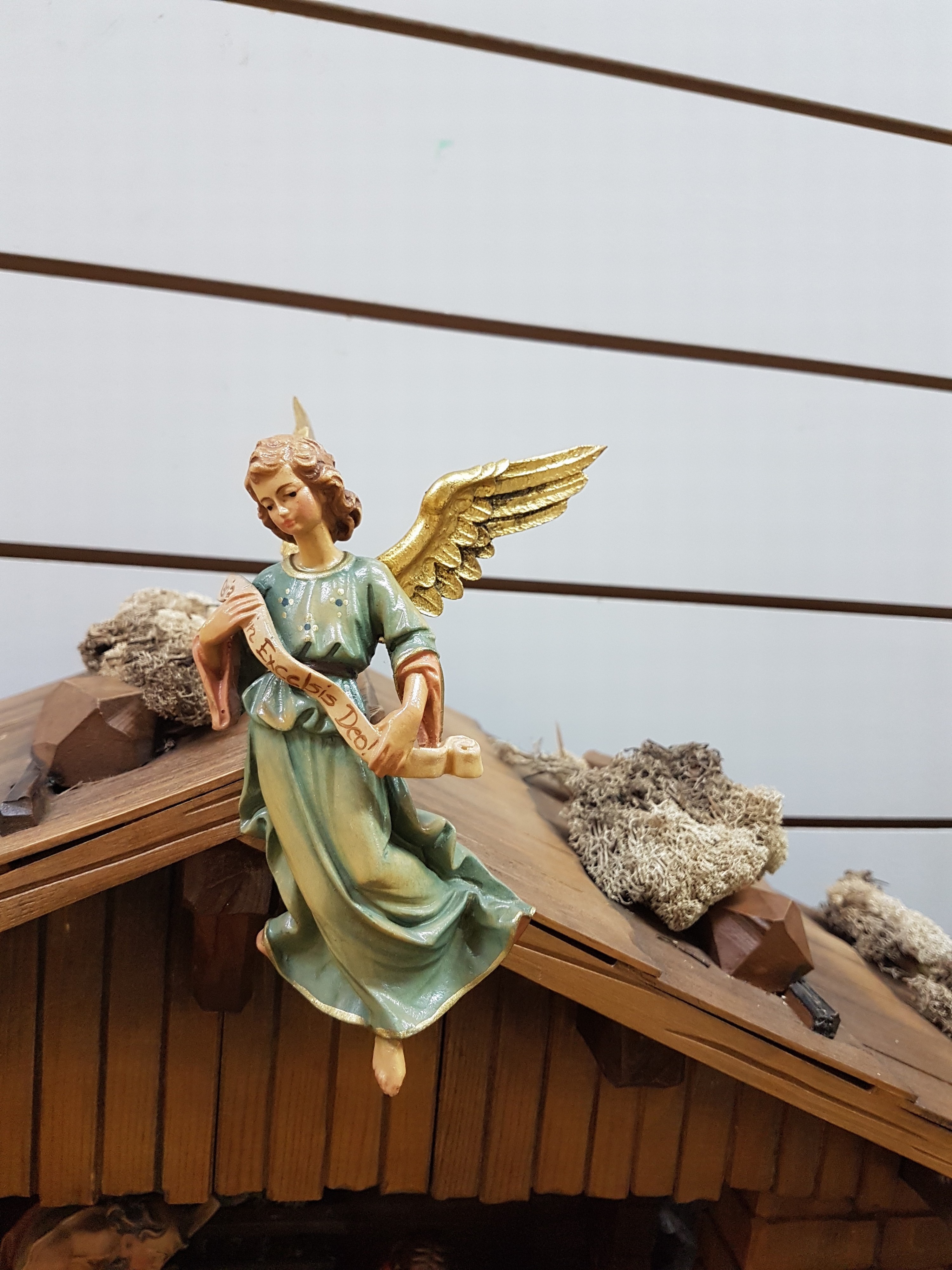 Detail n: Weihnachtskrippe, überwiegend August Runggaldier, Ortisei, Italien, 1960/70er-J., Holzfiguren vollplastisch geschnitzt u. farbig gefasst, ...