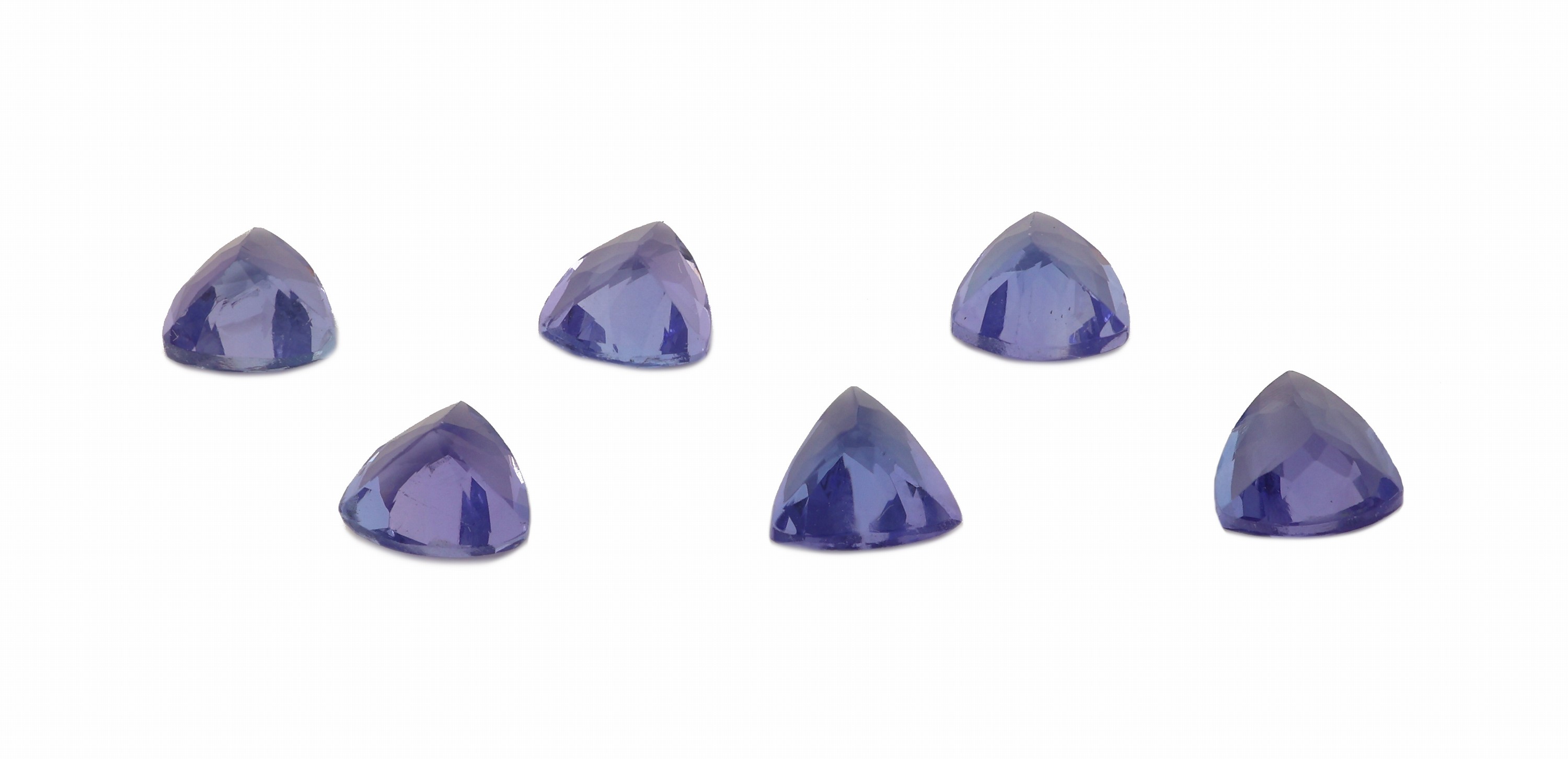 Detail a: Lot 6 lose Tansanite, zus. ca. 3.06 ct, facett. Triangeln in versch. Größen und Farbnuancen