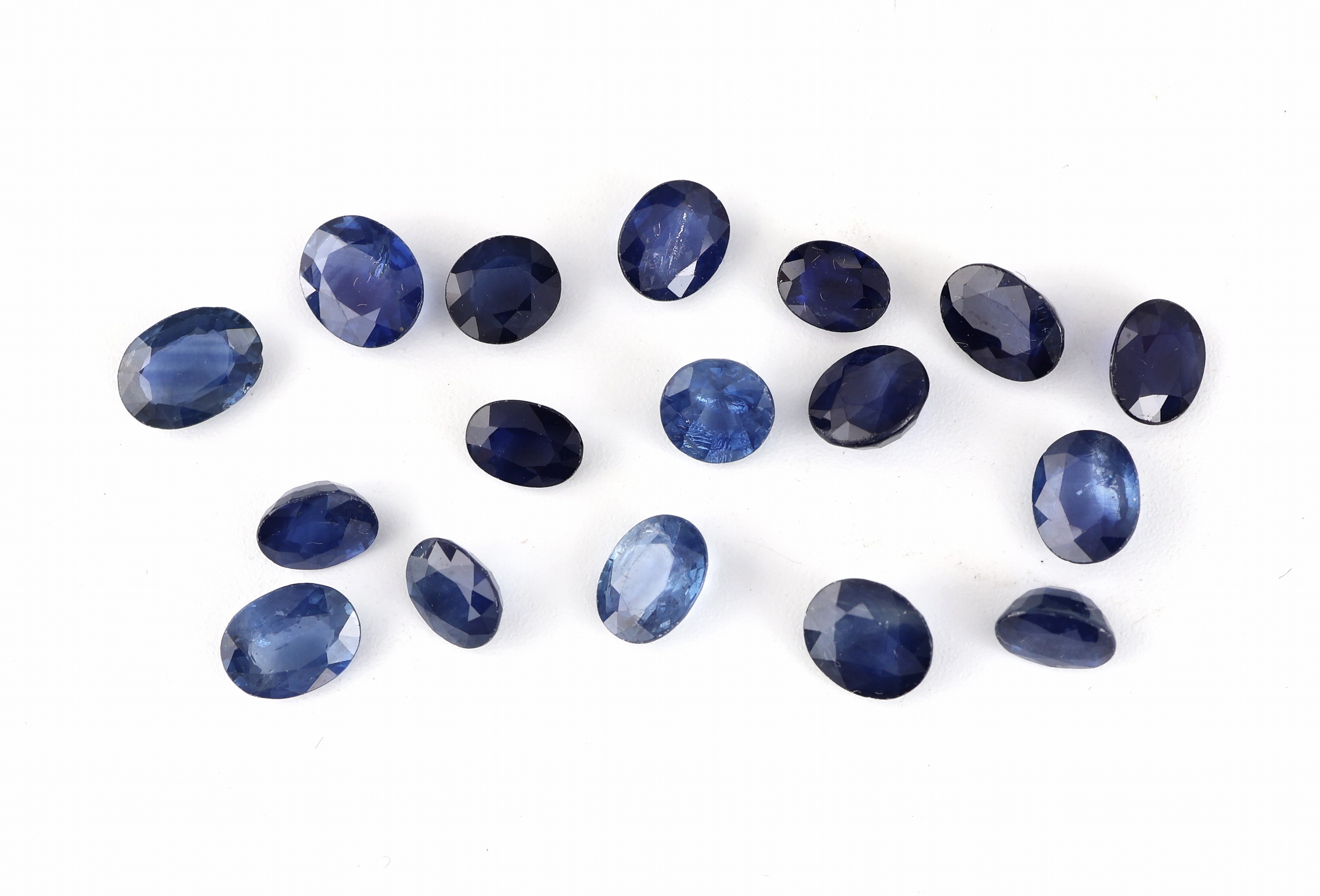 Image 27025320 - Lot lose Saphire, zus. ca. 10.21 ct, oval- undrundfacett. in versch. Größen und ...