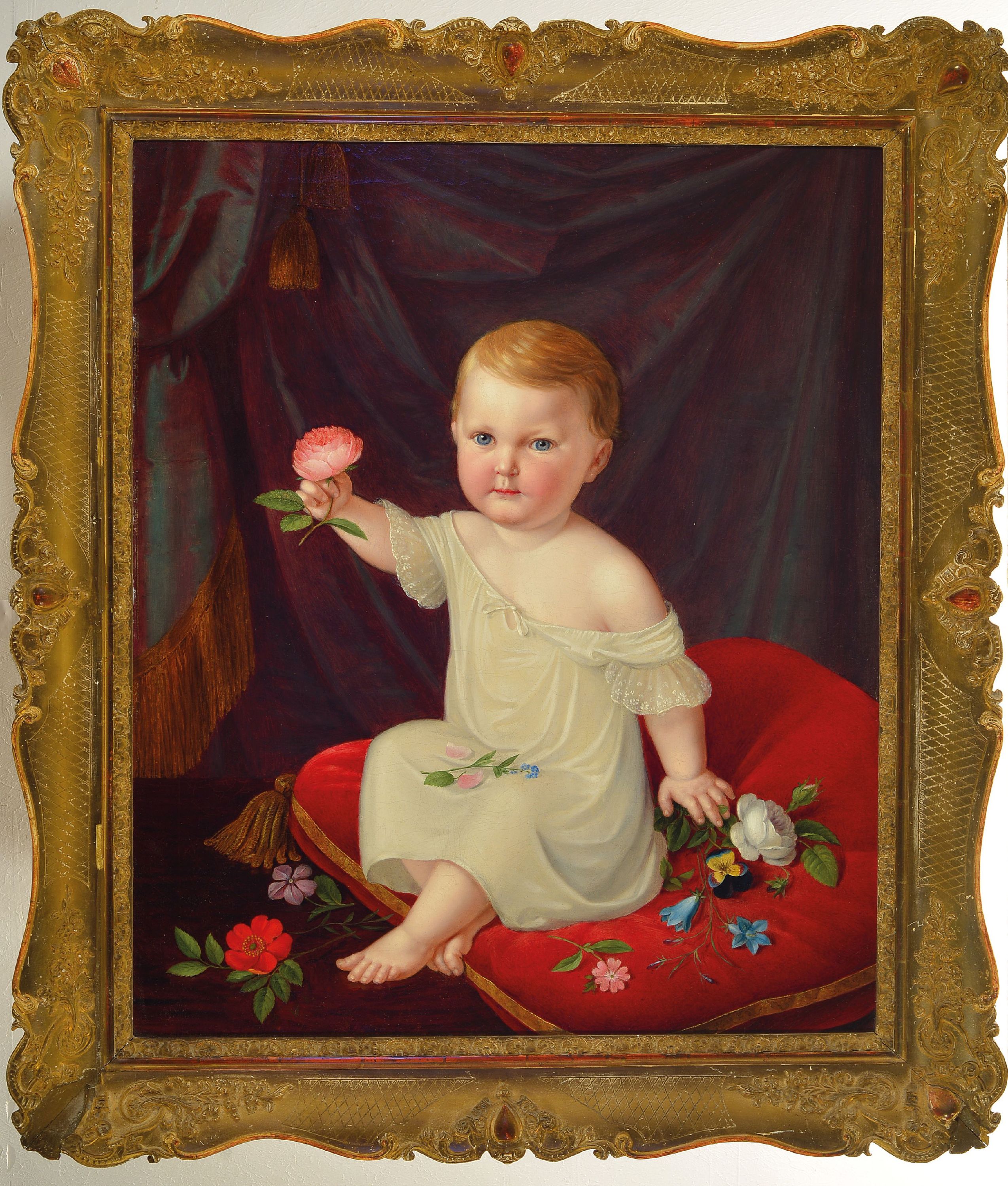 Detail k: Zuschreibung: Julius Schoppe, 1795-1868 Berlin, Ganzporträt eines Kindes im Spitzenhemdchen auf einem roten Kissen sitzend, in der Hand eine Rose ...