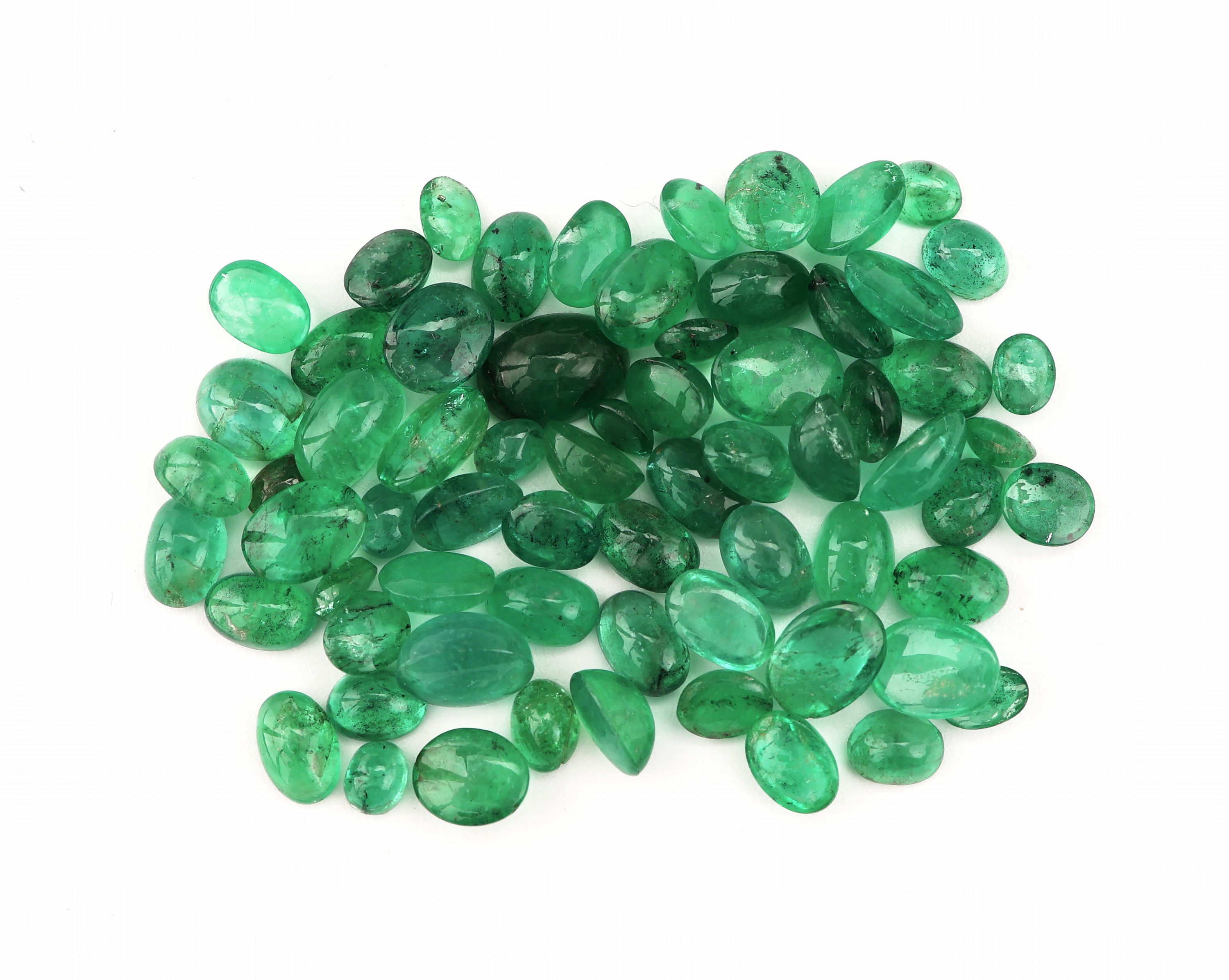 Image 27025337 - Lot lose Smaragde, zus. ca. 31.63 ct, Cabochons in versch. Größen und Farbnuancen, ...