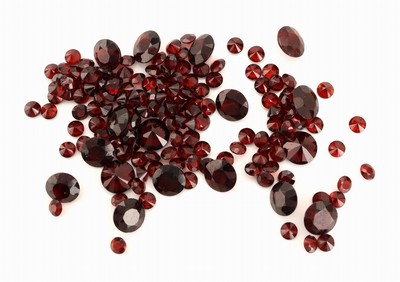 Image Lot lose Granate, zus. ca. 39.18 ct, rundfacett. in versch. Größen und ...