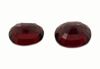 27025330a - Konvolut 2 lose Rhodolithe zus. ca. 22.0 ct, 1 x ca. 9.70 ct, ovalfacett., schöne ...