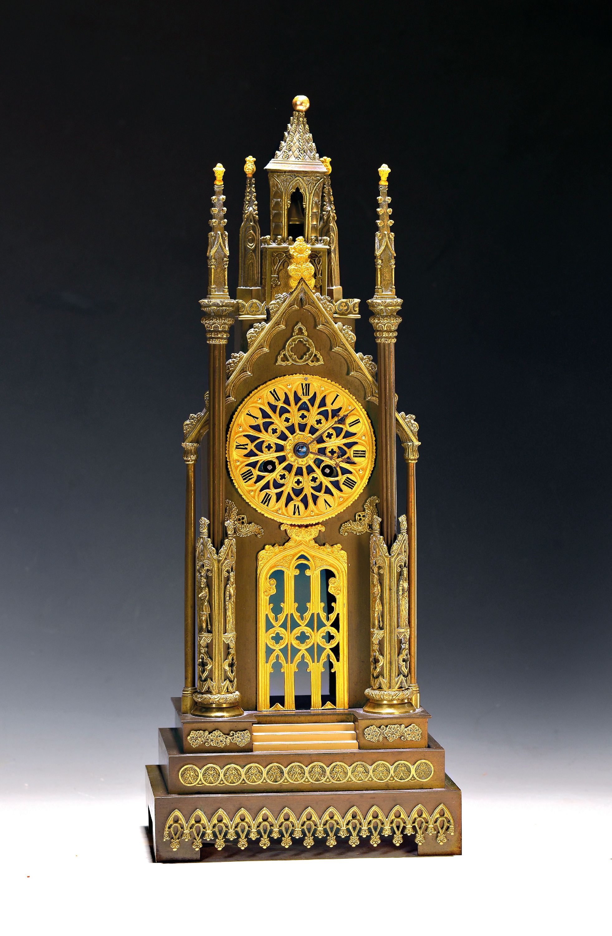 Image 27025483 - Türmchenuhr, Frankreich um 1900, in sog. Kathedralform, Bronzeguß vergoldet und ...