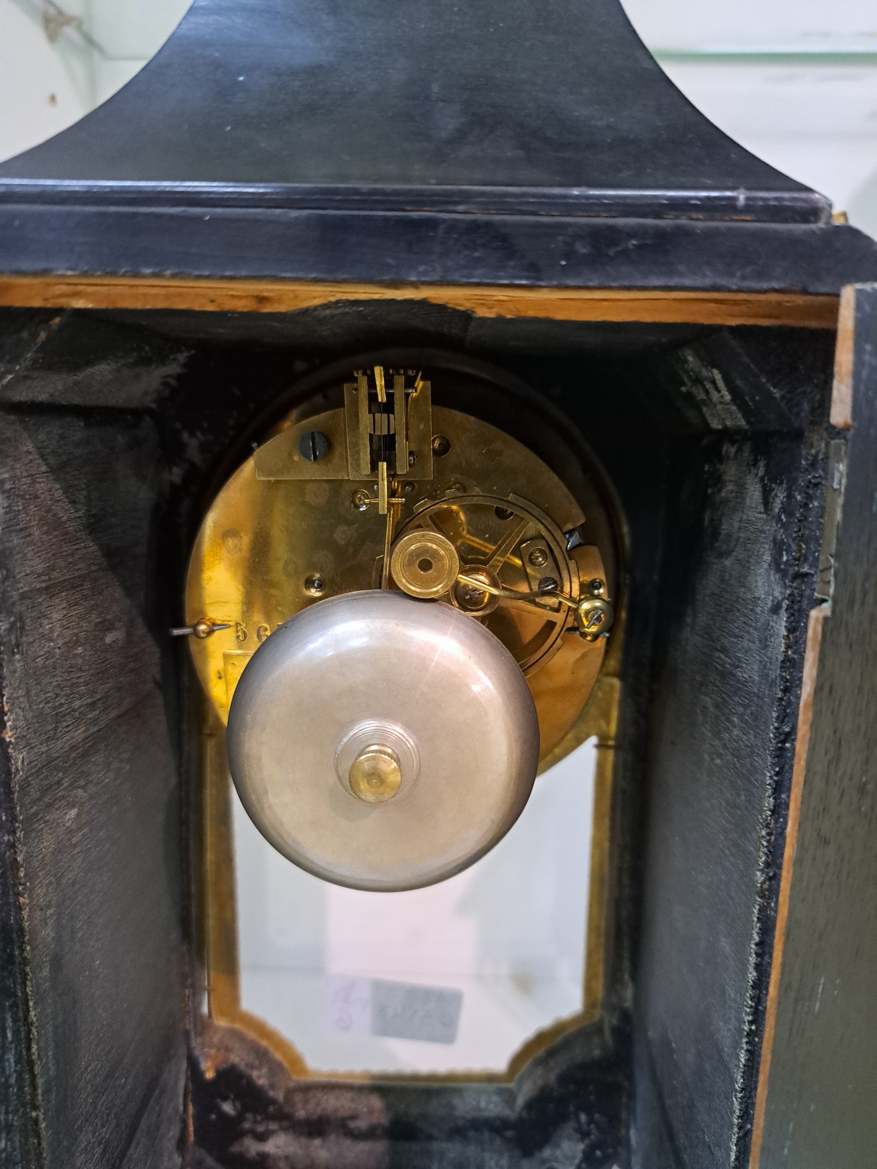 Detail f: Boulle-Uhr mit Spielwerk, Frankreich um 1860/70, im Sockel mit Spielwerk, liebliche Melodien (Aufzug per Schnurzug), darauf Uhr, schauseitig in ...