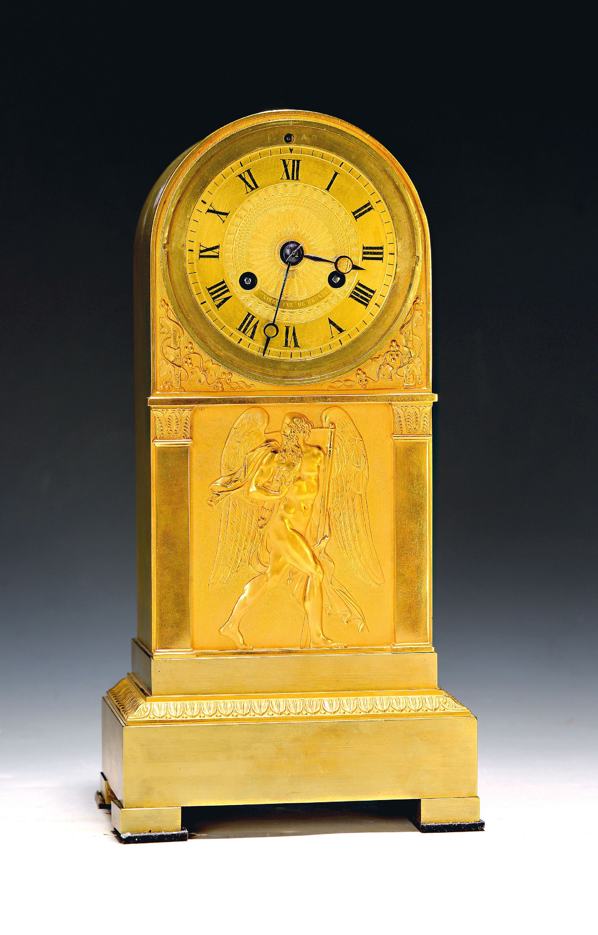 Image 27025519 - Kleinere Pendule, Frankreich, um 1830/40, vergoldetes Bronzegehäuse, Bogenabschluss, ...