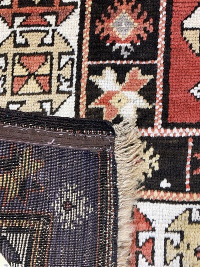 27025521h - Karabagh antik, Kaukasus, um 1900, Wolle auf Wolle, ca. 300 x 157 cm, EHZ: 2 ...