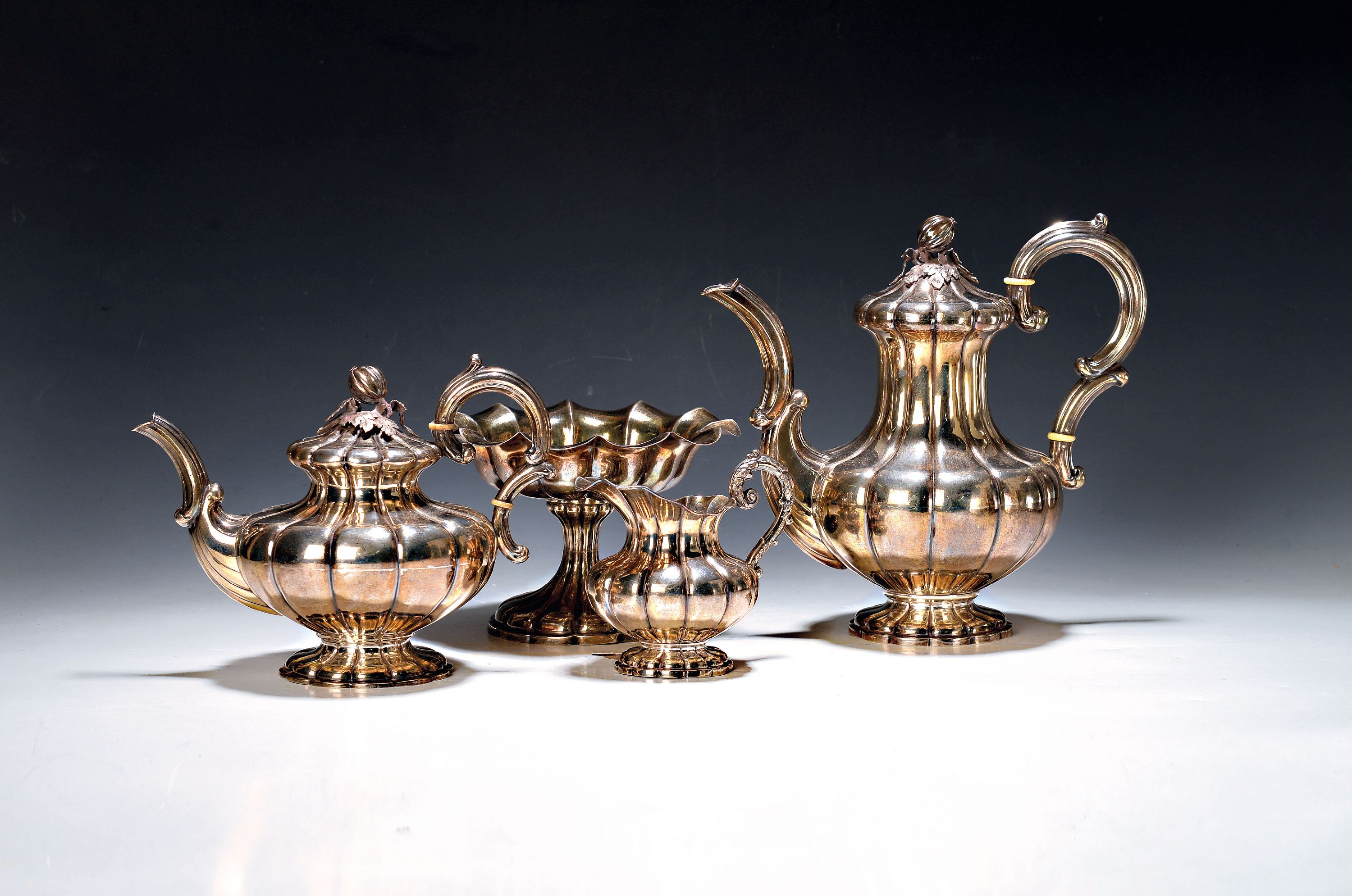 Image 27025917 - Kaffee- und Teeset aus Silber, Barockstil, um 1900, Silber geprüft, Teekanne, ...