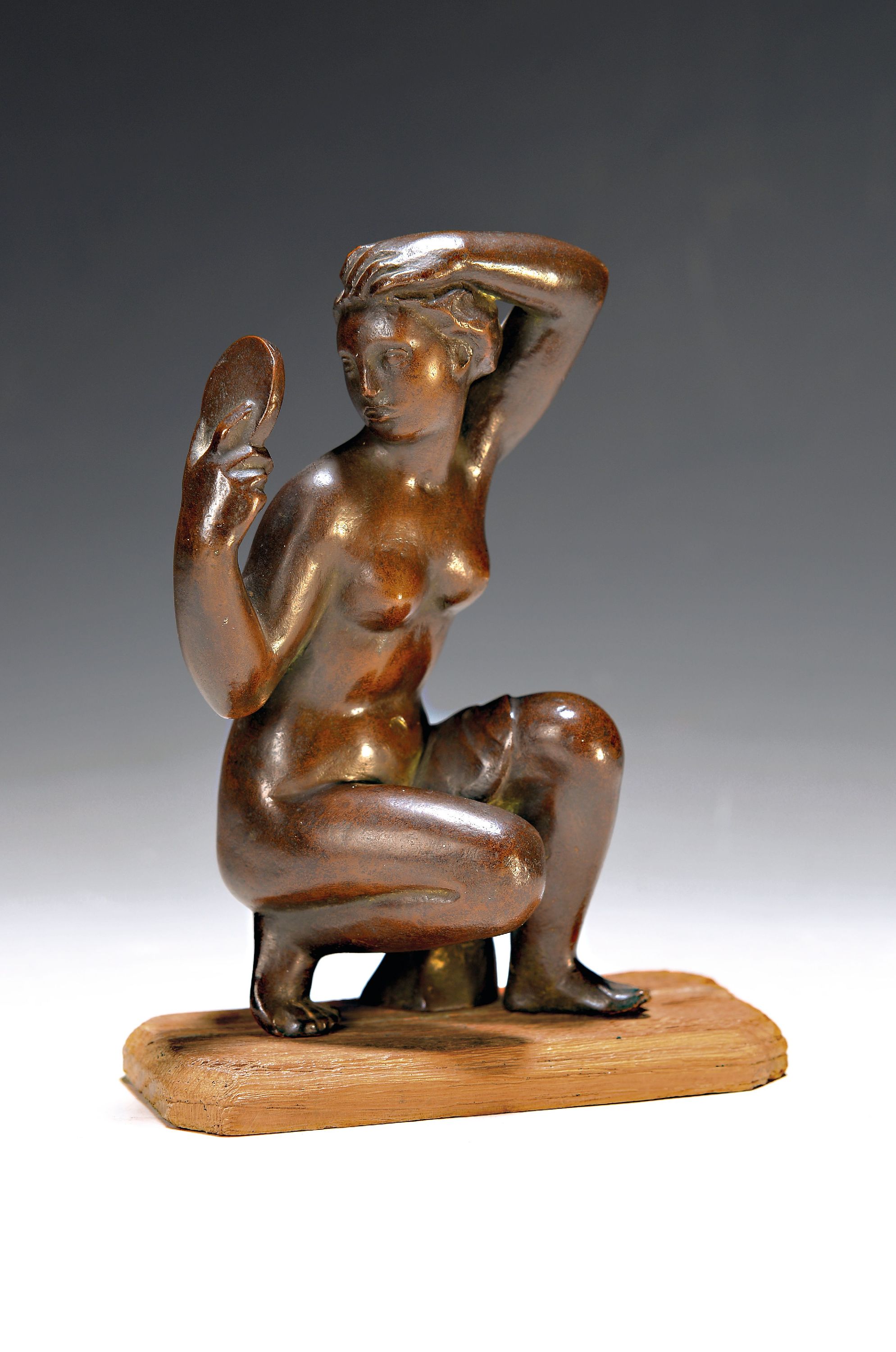 Image 27026657 - Ernst Gottschalk, 1877 Düsseldorf - 1942, Bronzefigur, knieender Frauenakt mit Spiegel, ...