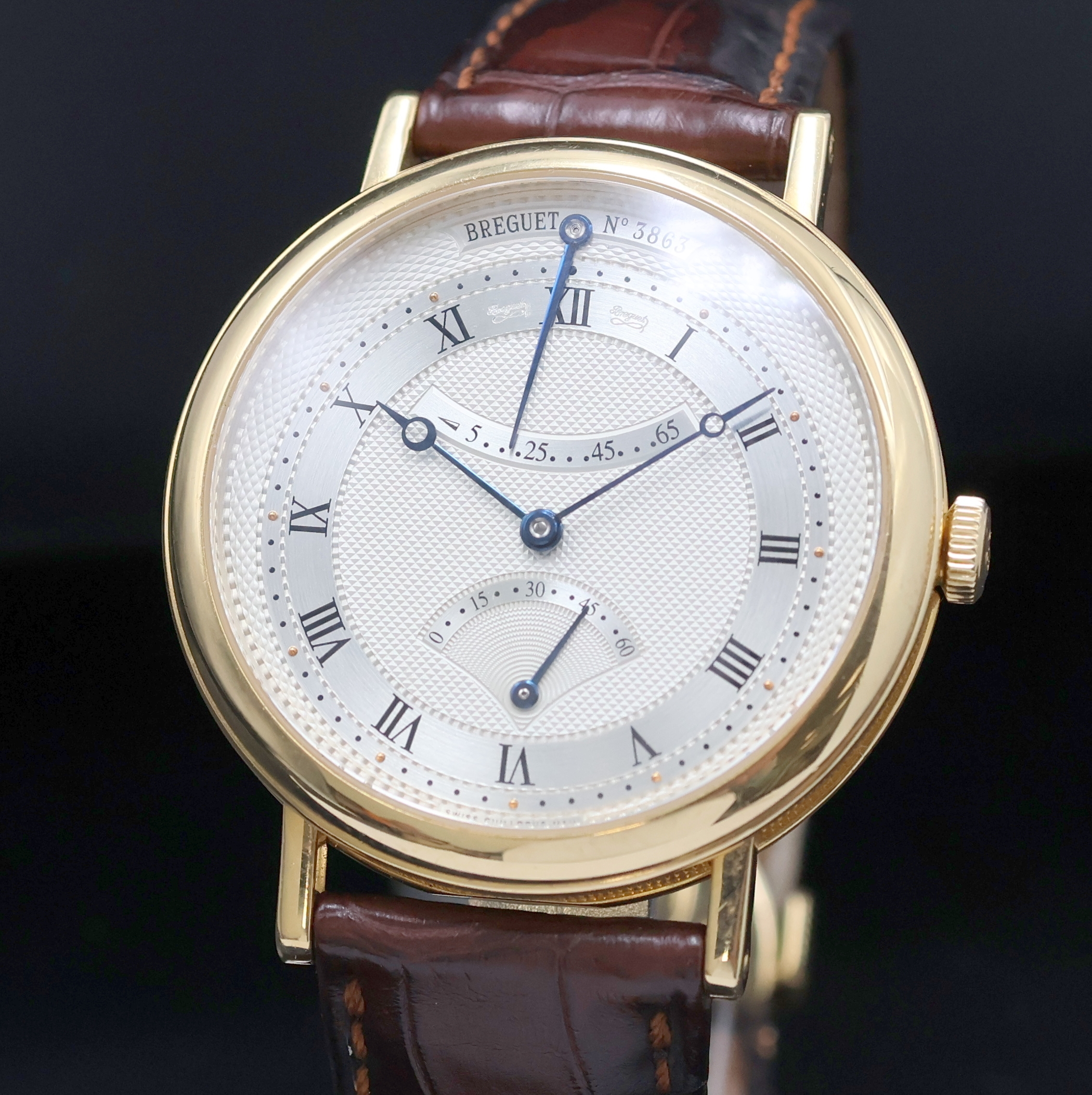 Detail a: BREGUET Classique feine Armbanduhr in GG 750/000 Referenz 5207, Automatik, Schweiz um 2010, beids. vergl., 3-teil. Goldgeh. inkl. orig. Lederband m. ...