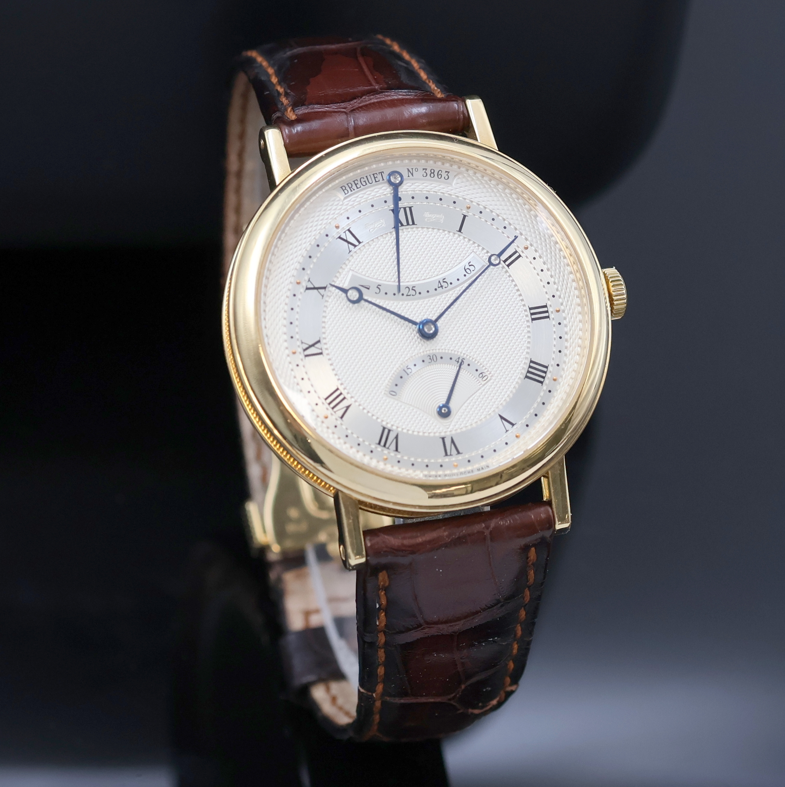 Detail b: BREGUET Classique feine Armbanduhr in GG 750/000 Referenz 5207, Automatik, Schweiz um 2010, beids. vergl., 3-teil. Goldgeh. inkl. orig. Lederband m. ...