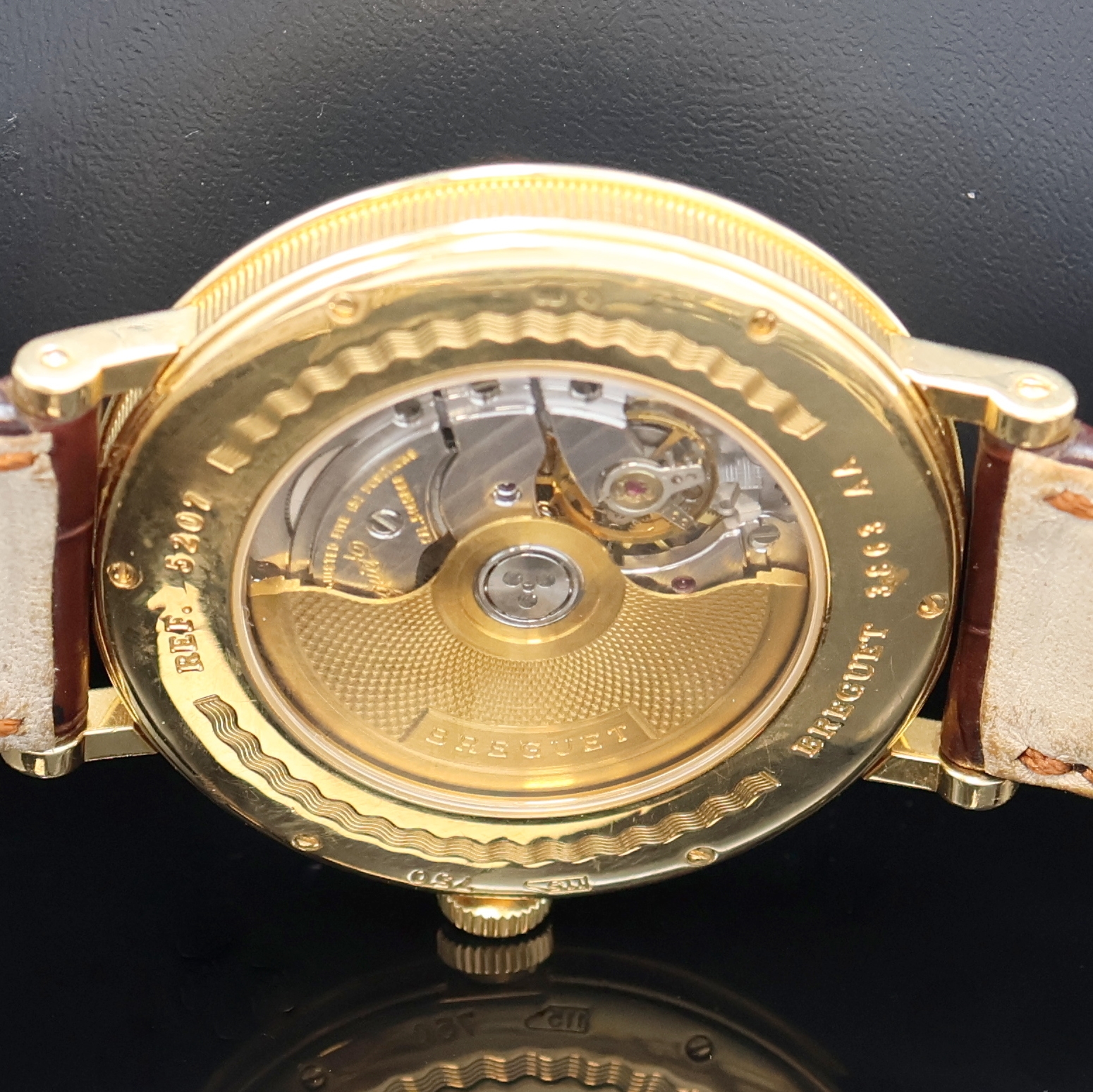 Detail f: BREGUET Classique feine Armbanduhr in GG 750/000 Referenz 5207, Automatik, Schweiz um 2010, beids. vergl., 3-teil. Goldgeh. inkl. orig. Lederband m. ...