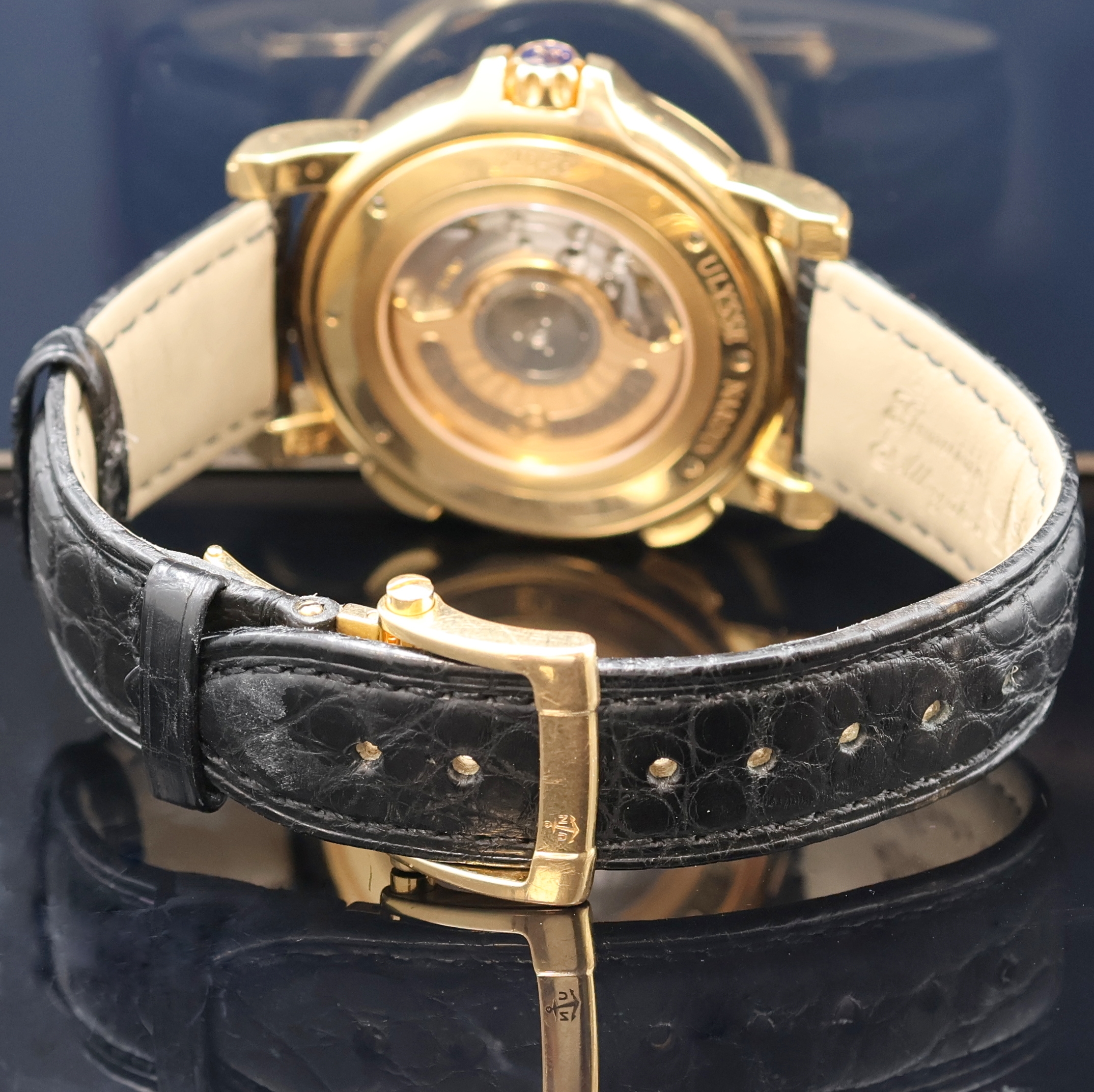 Detail c: ULYSSE NARDIN Herrenarmbanduhr Dual Time Big Date in RG 750/000 Referenz 246-55, Automatik, Schweiz um 2010, beids. vergl. Geh. inkl. Lederband m. ...