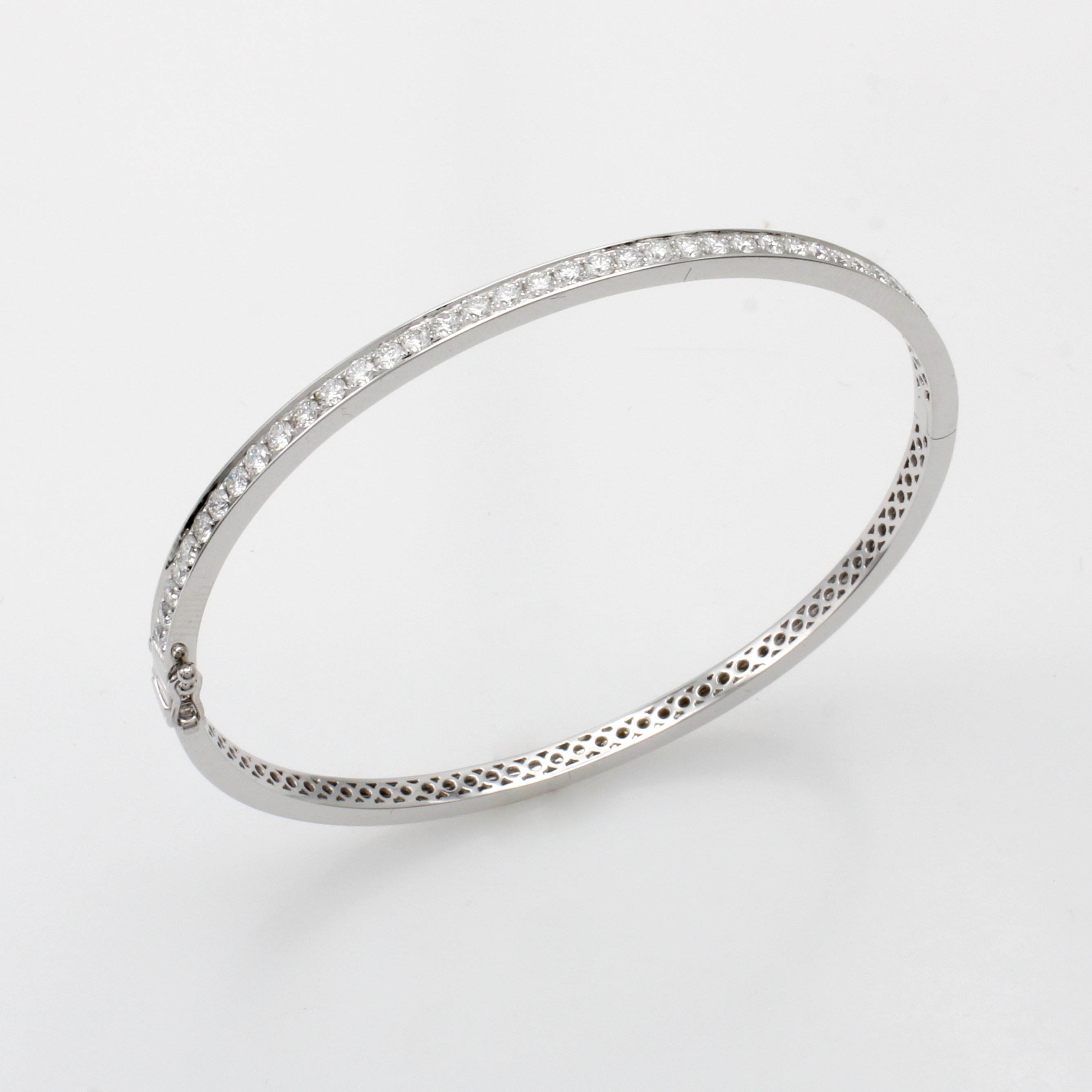 Image 27027006 - Armreif mit Brillanten, WG 750/000, 37 Brill. zus. ca. 1.30 ct feines Weiß/si, ...