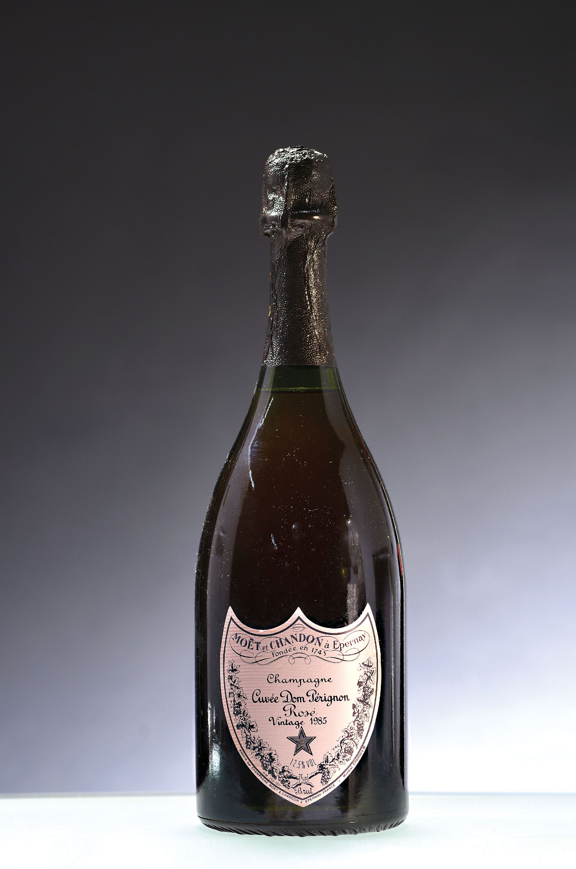 Image 27027008 - Eine Flasche Champagner, Moet & Chandon Cuvée Dom Perignon rosé, 1985, in orig. Holzbox