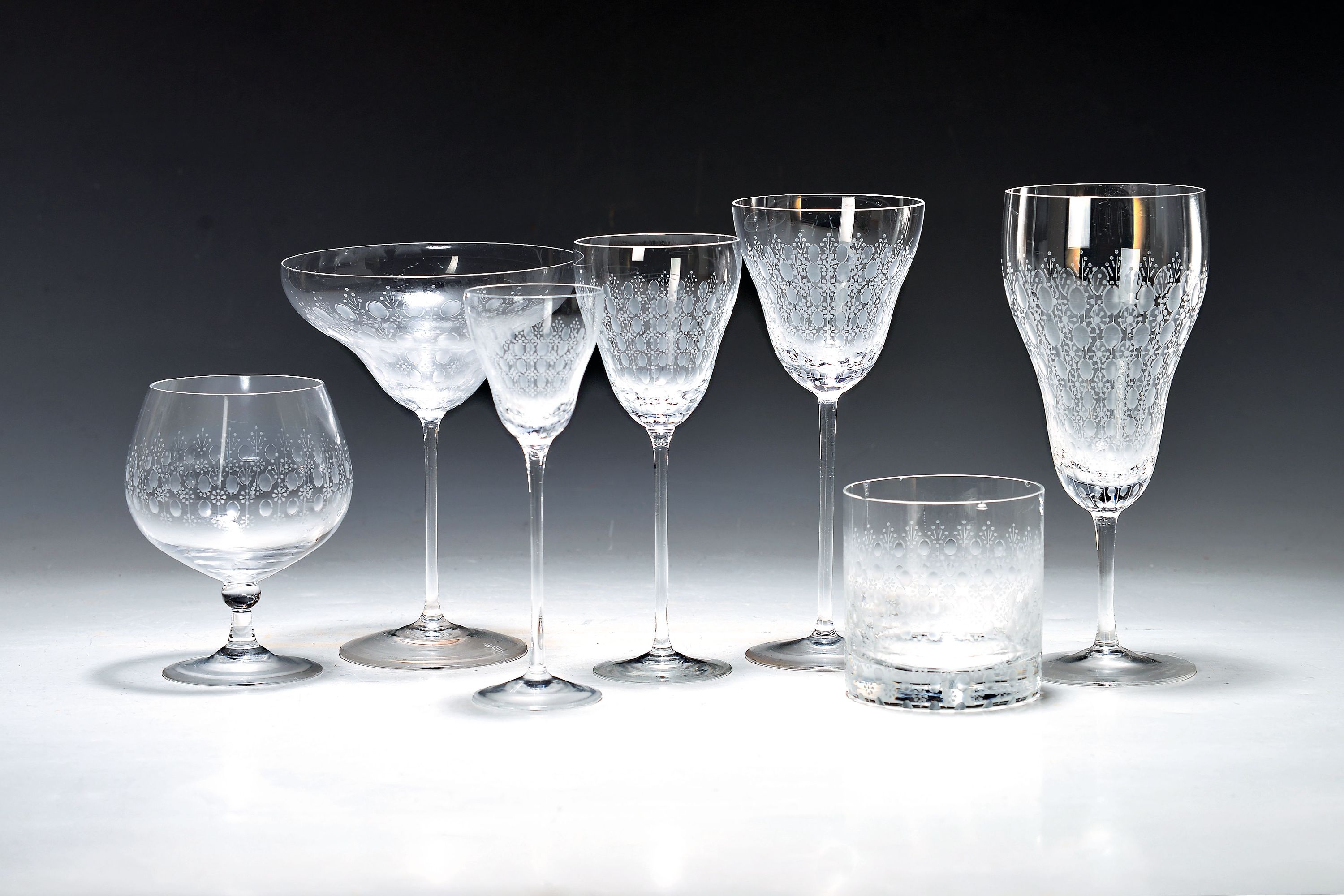 Trinkglasservice, Rosenthal, Modell Romanze, Entwurf Björn Wiinblad, 12 Sektschalen, 14 Weingläser, 6 Südweingläser, 6 Biergläser, 12 ...