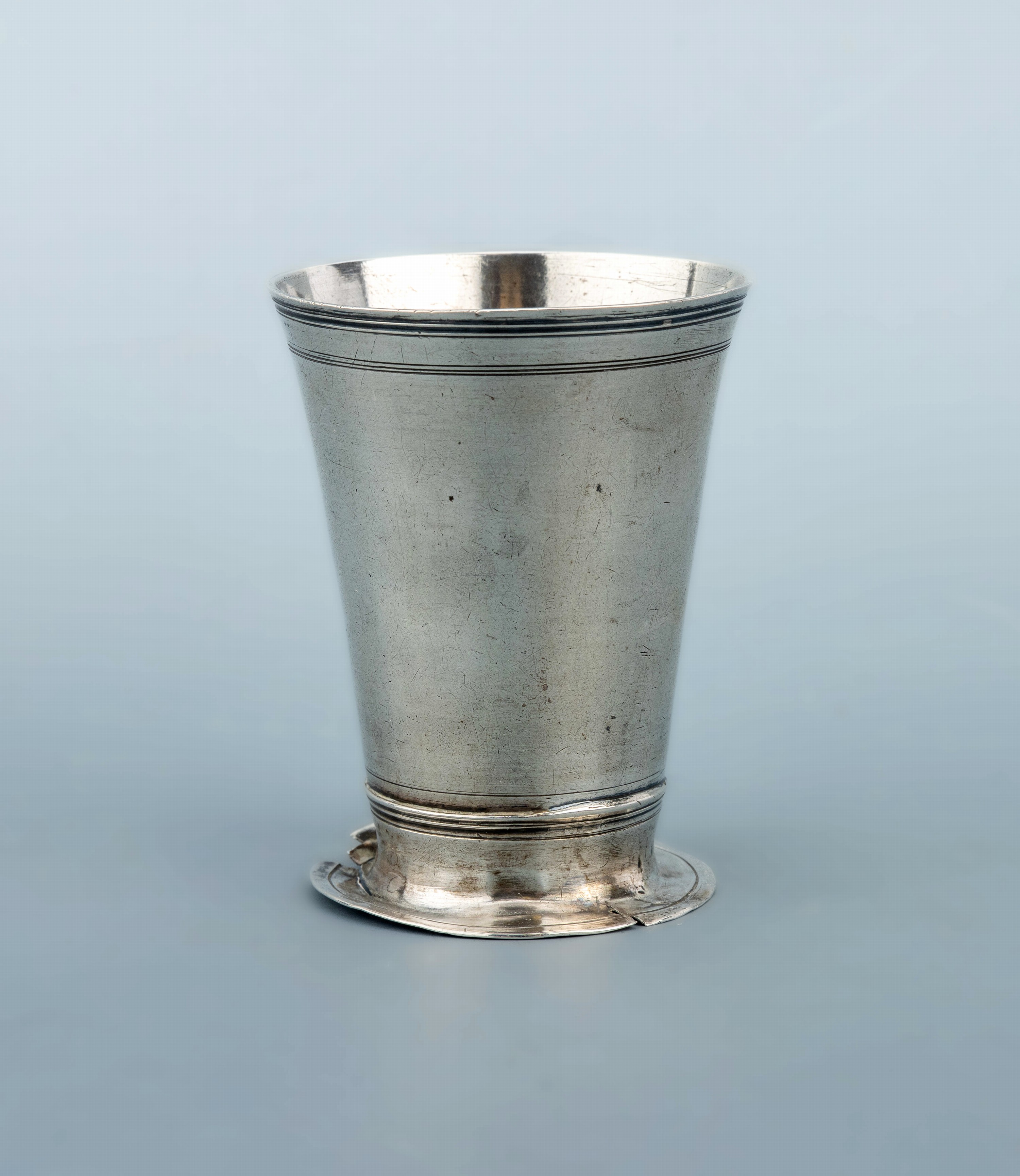 Image 27027055 - Trinkbecher, Augsburg, 1767-1769, 12-Lot Silber, schlichter leicht konischer Becher ...