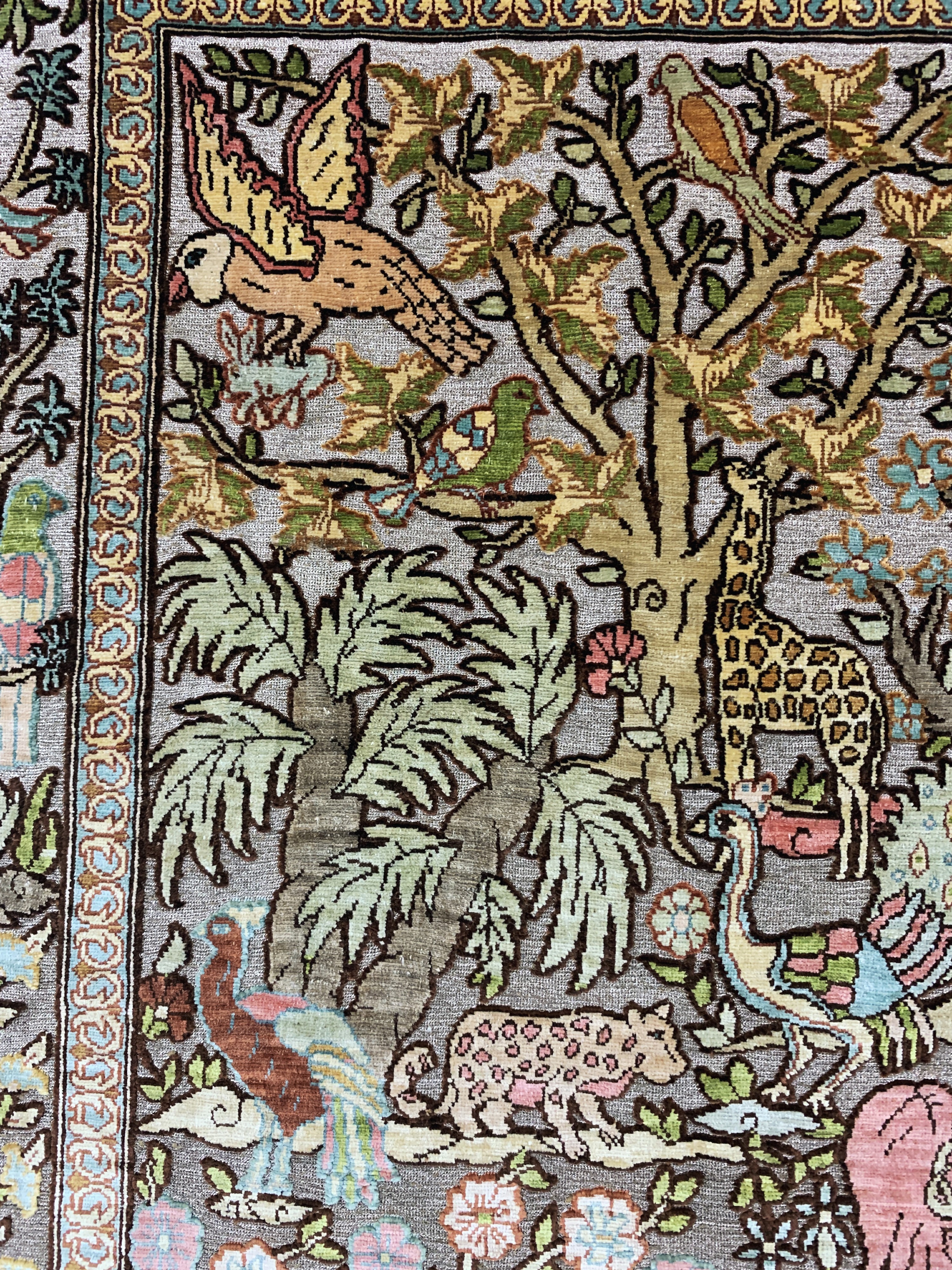 Detail d: Hereke Seide fein sign., Türkei, Mitte 20.Jhd., reine Naturseide(Metallbrokat), ca. 105 x 67 cm, EHZ: 1-2