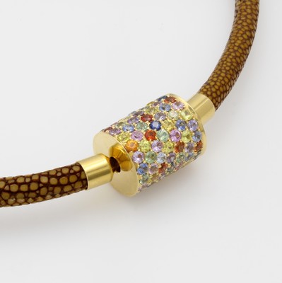 27027005a - Wechselschließe mit Saphiren an Rochenleder- kette, GG 750/000, Endkappen v. Kette ...